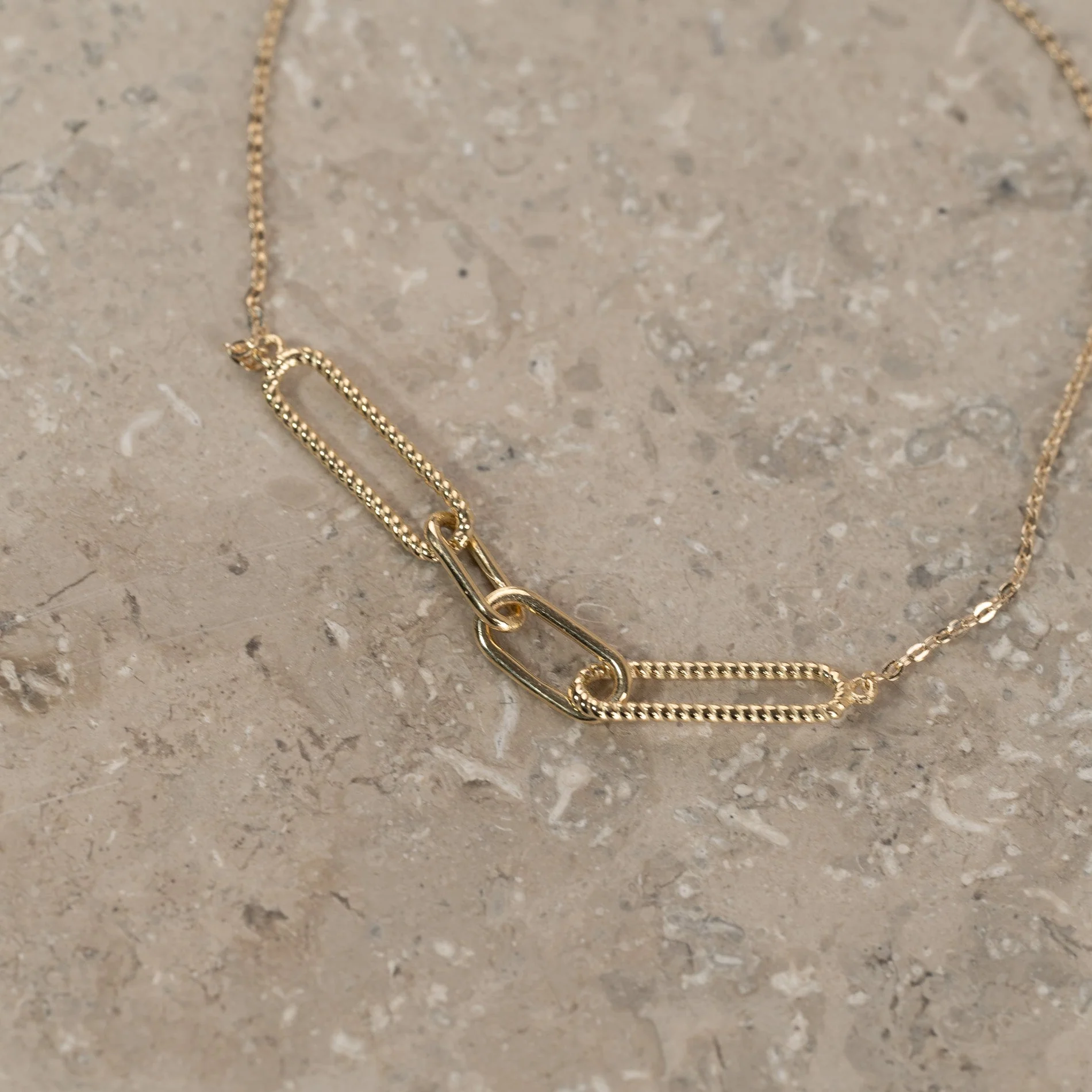NATALIE SOLID GOLD BRACELET - Image 4