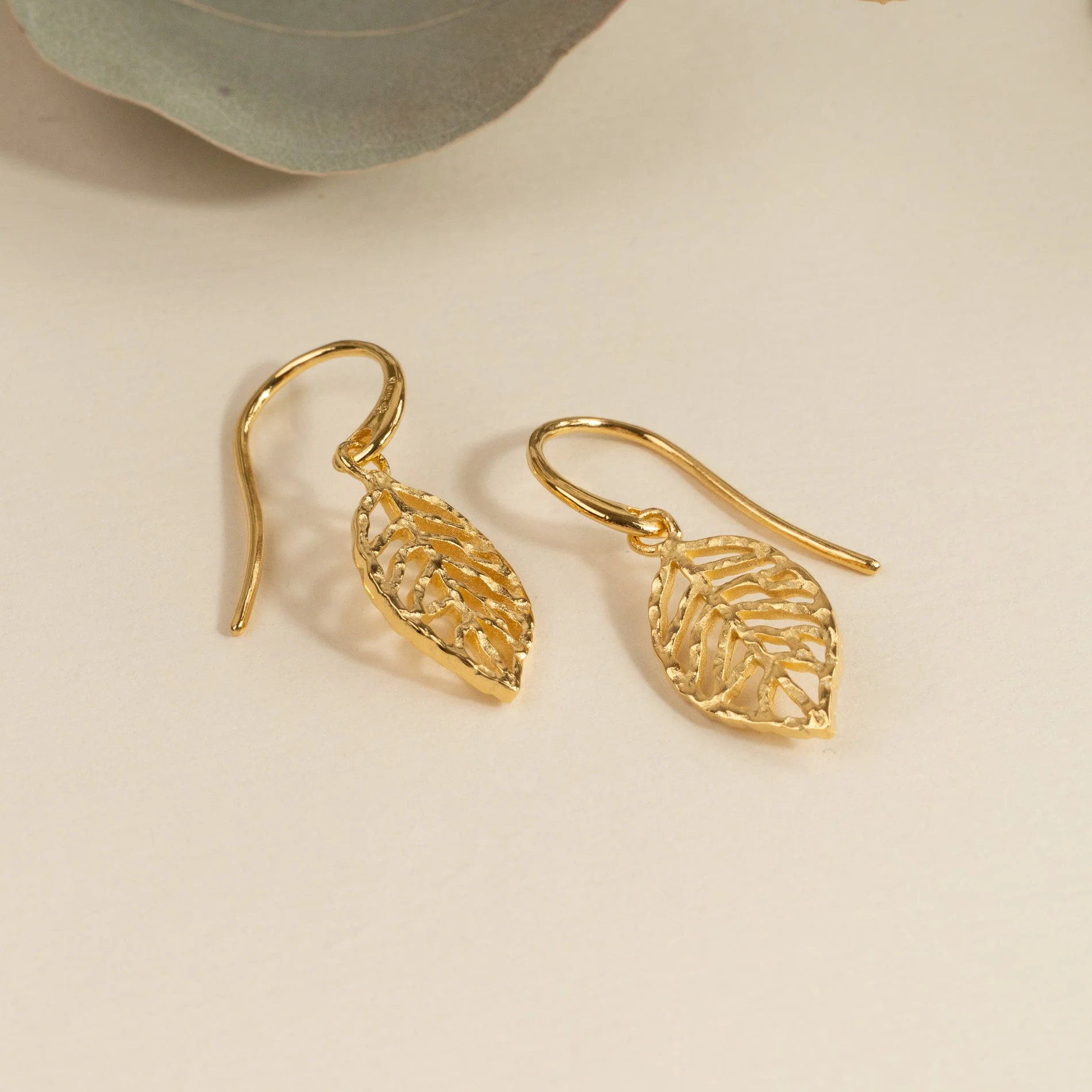 NOA GOLDEN HOOK EARRING - Image 3