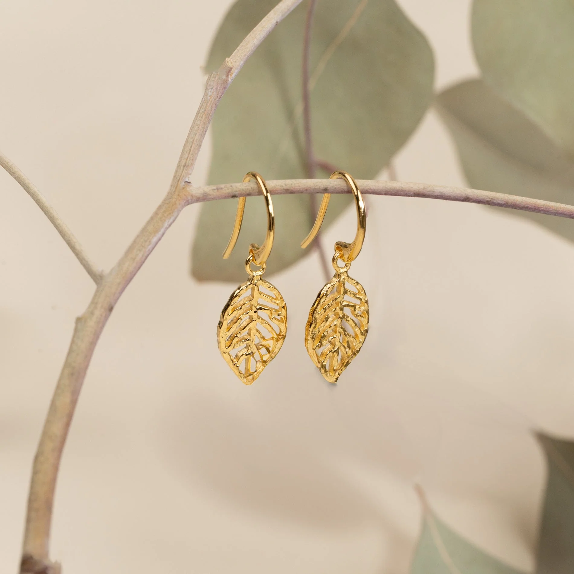 NOA GOLDEN HOOK EARRING - Image 5