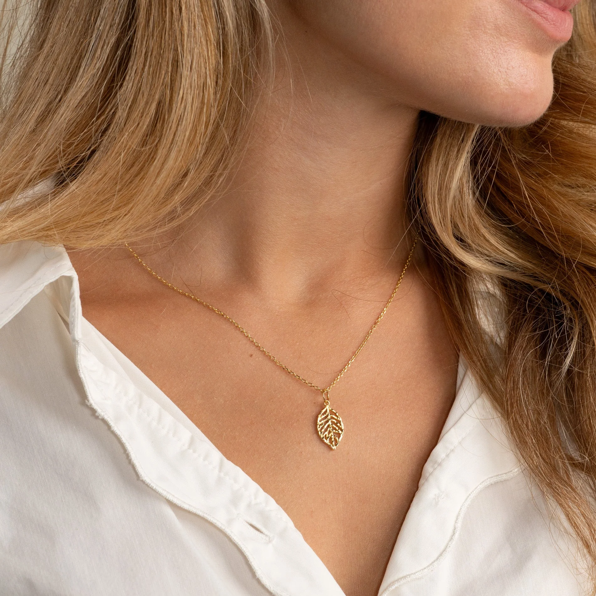 NOA GOLDEN PENDANT - Image 2