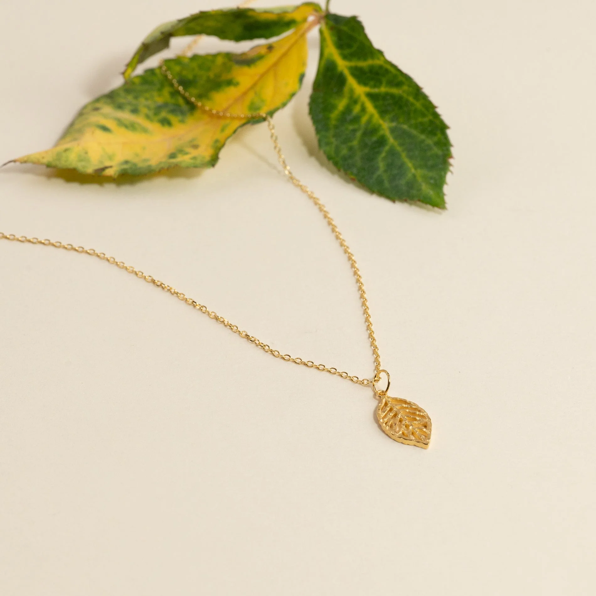 NOA GOLDEN PENDANT - Image 6