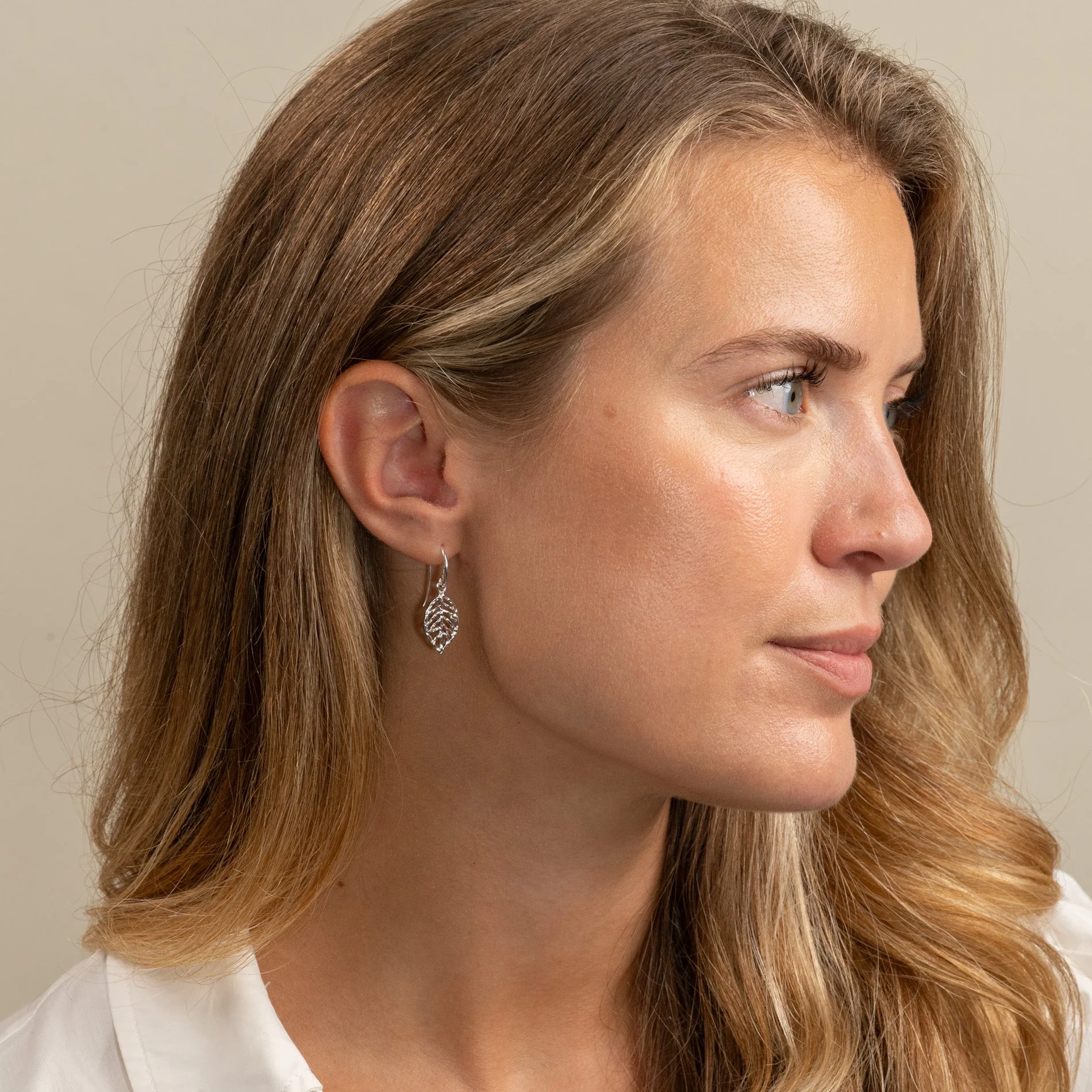 NOA SILVER HOOK EARRING - Image 4