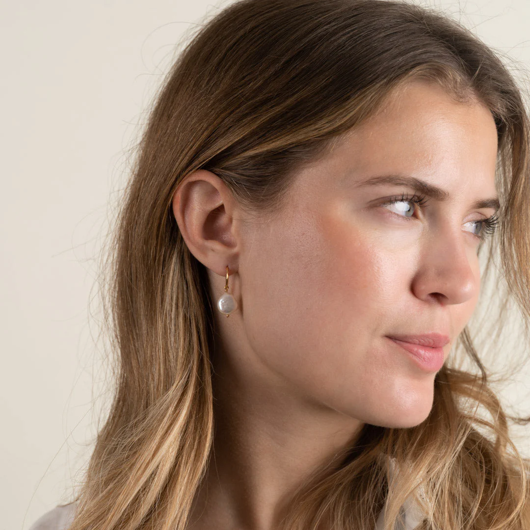 NOELLA PEARL GOLDEN HOOK EARRING - Image 4
