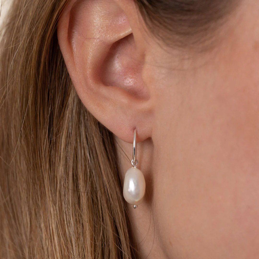 NOELLA PEARL SILVER HOOK EARRING - Image 4