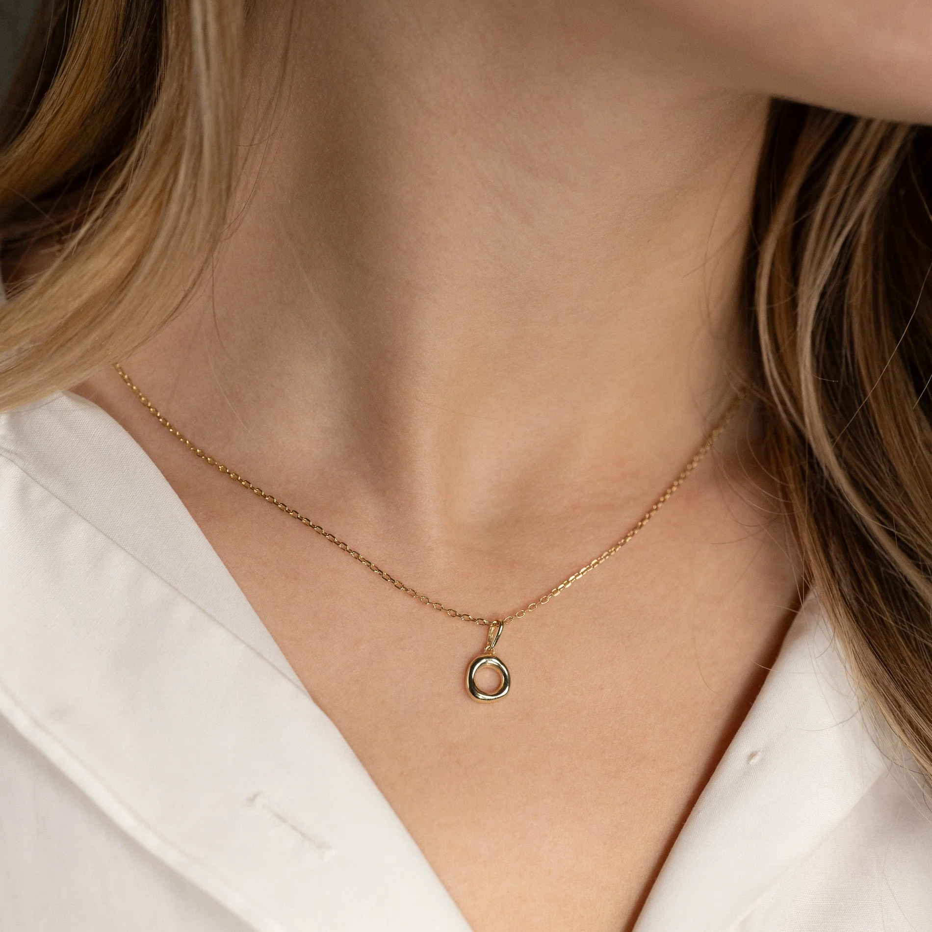 OLEA SOLID GOLD PENDANT - Image 4