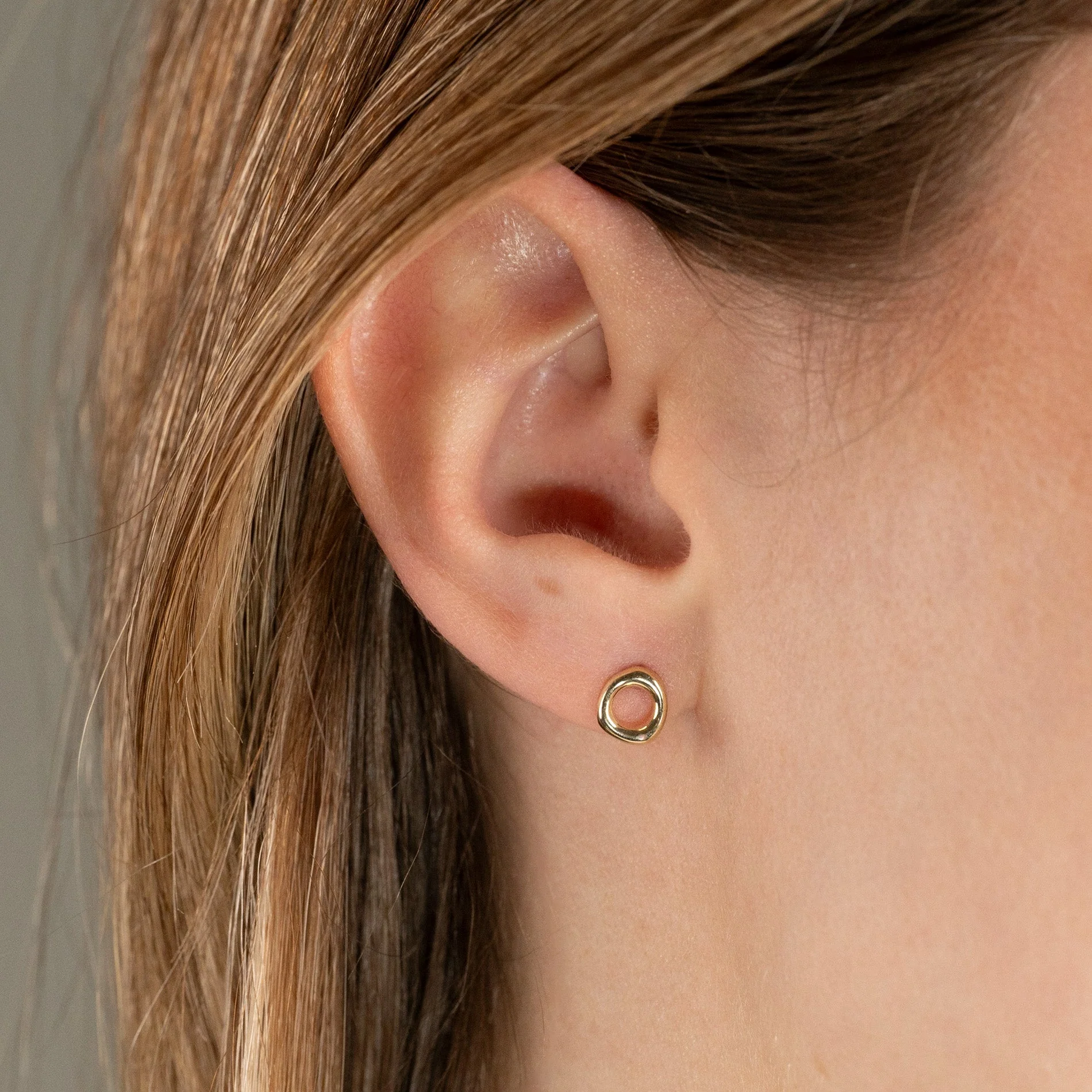 OLEA SOLID GOLD STUD EARRING - Image 2