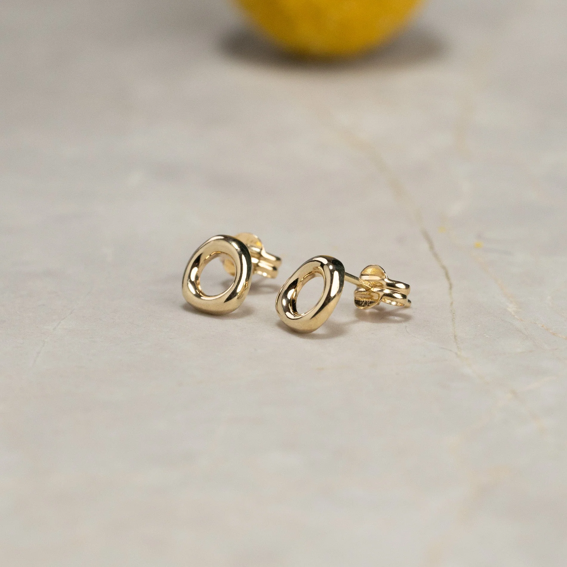 OLEA SOLID GOLD STUD EARRING - Image 3