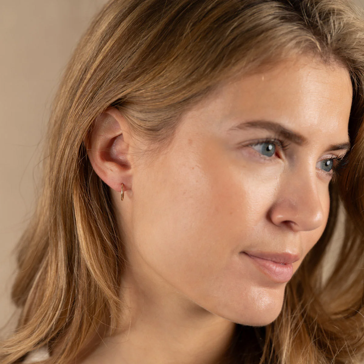 OLIVIA SOLID GOLD CREOL EARRING - Image 4
