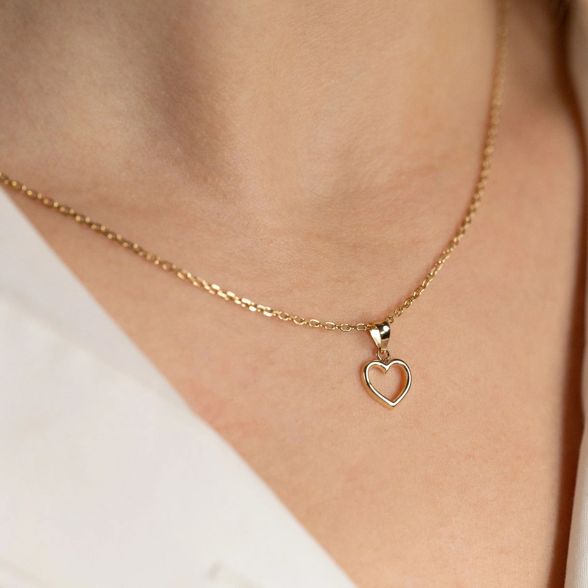 OPEN HEART SOLID GOLD PENDANT - Image 2