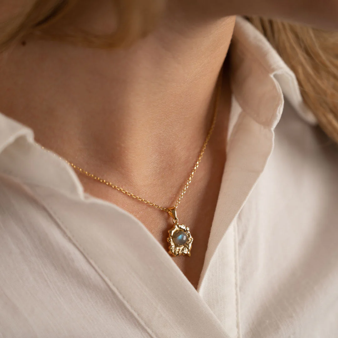 OPHELIA DARK GREY GOLDEN PENDANT - Image 4