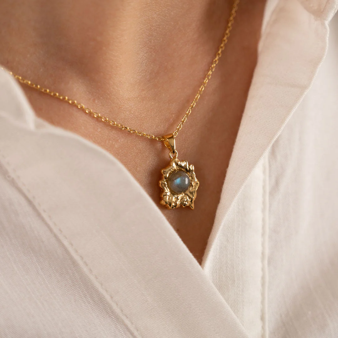 OPHELIA DARK GREY GOLDEN PENDANT - Image 6