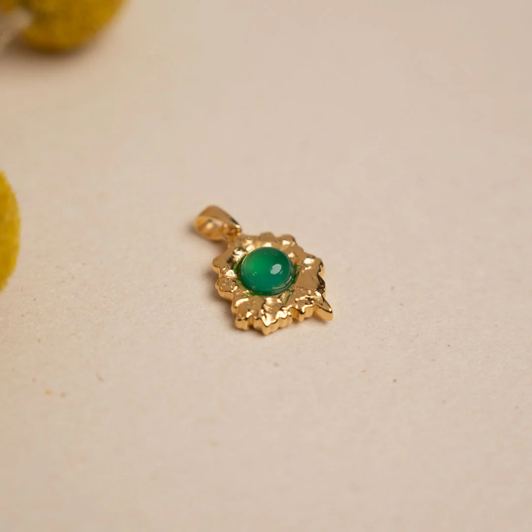 OPHELIA GREEN AGATE GOLDEN PENDANT - Image 3