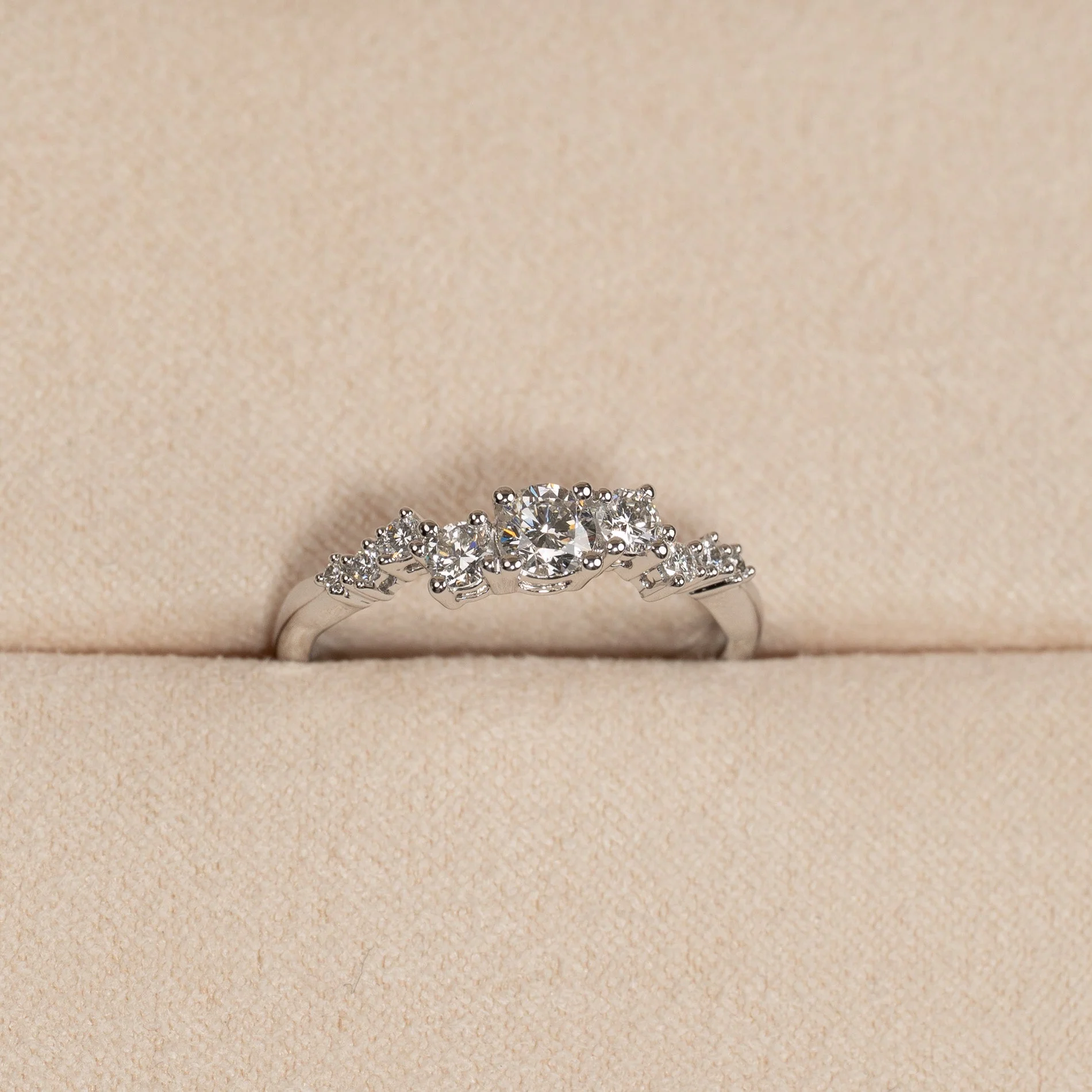 ORGANIC CLUSTER LAB-DIAMOND RING - 0.5ct - WG - Image 4