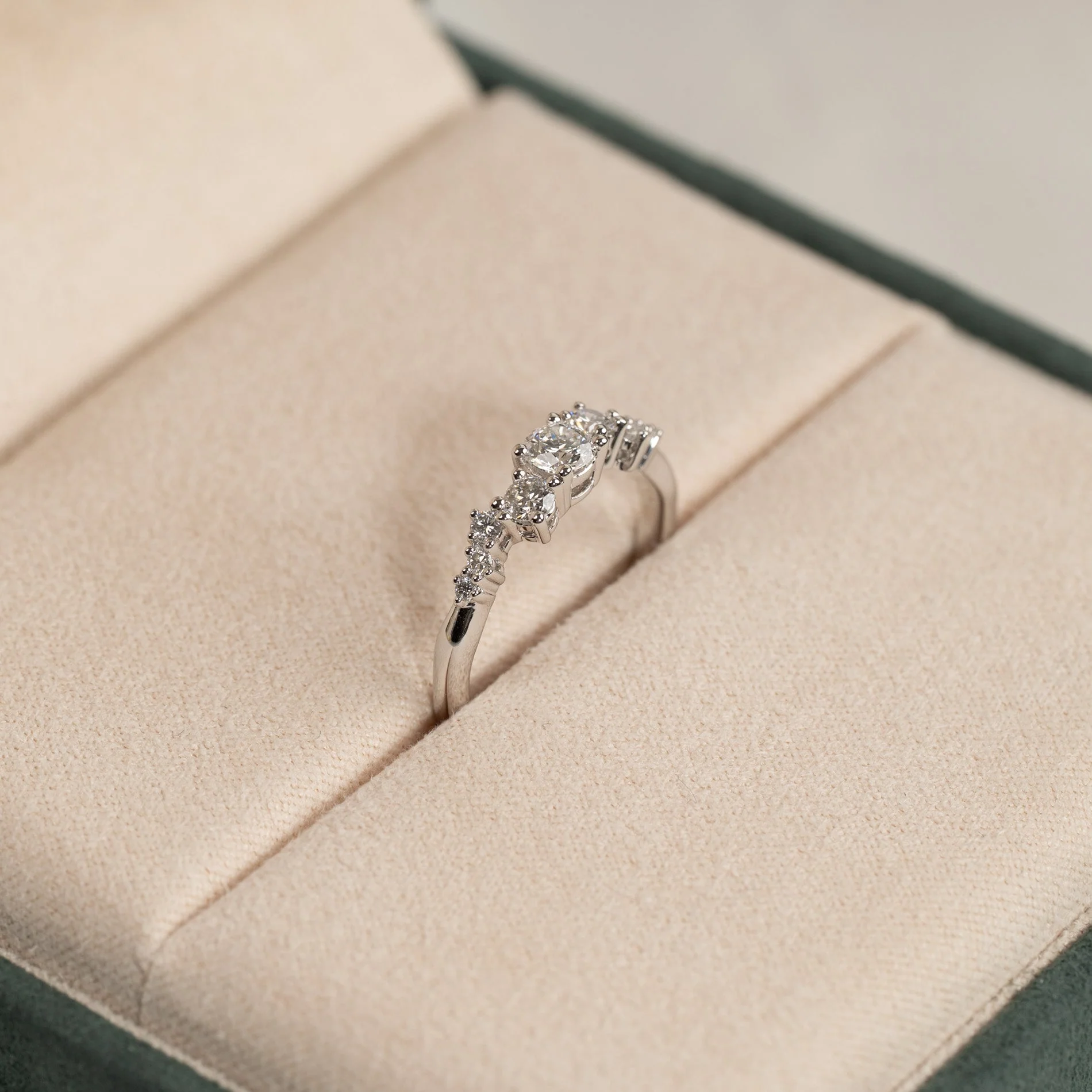 ORGANIC CLUSTER LAB-DIAMOND RING - 0.5ct - WG - Image 9