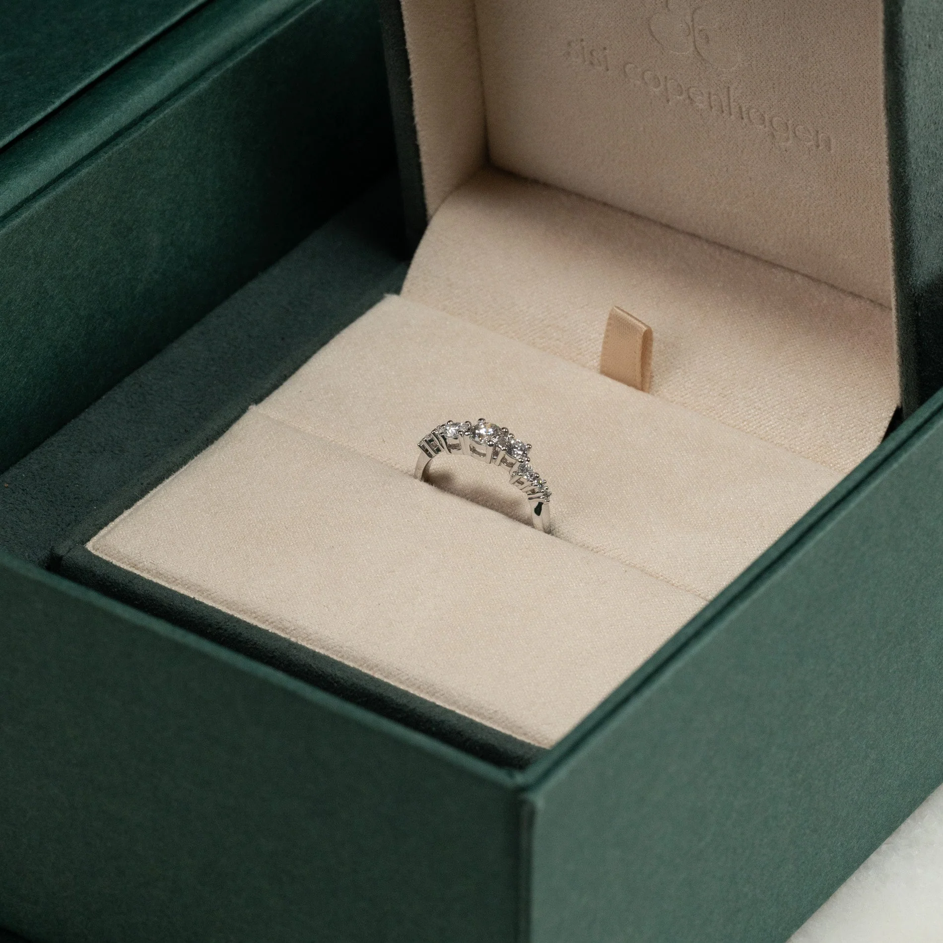 ORGANIC CLUSTER LAB-DIAMOND RING - 0.7ct - WG - Image 13