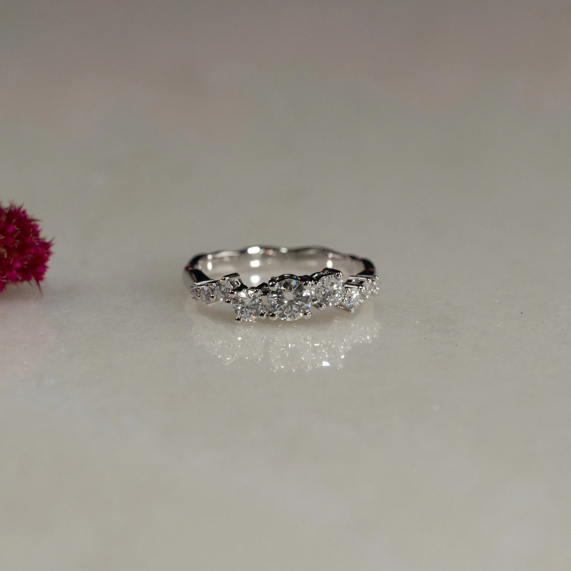 ORGANIC CLUSTER LAB-DIAMOND RING - 0.7ct - WG - Image 3