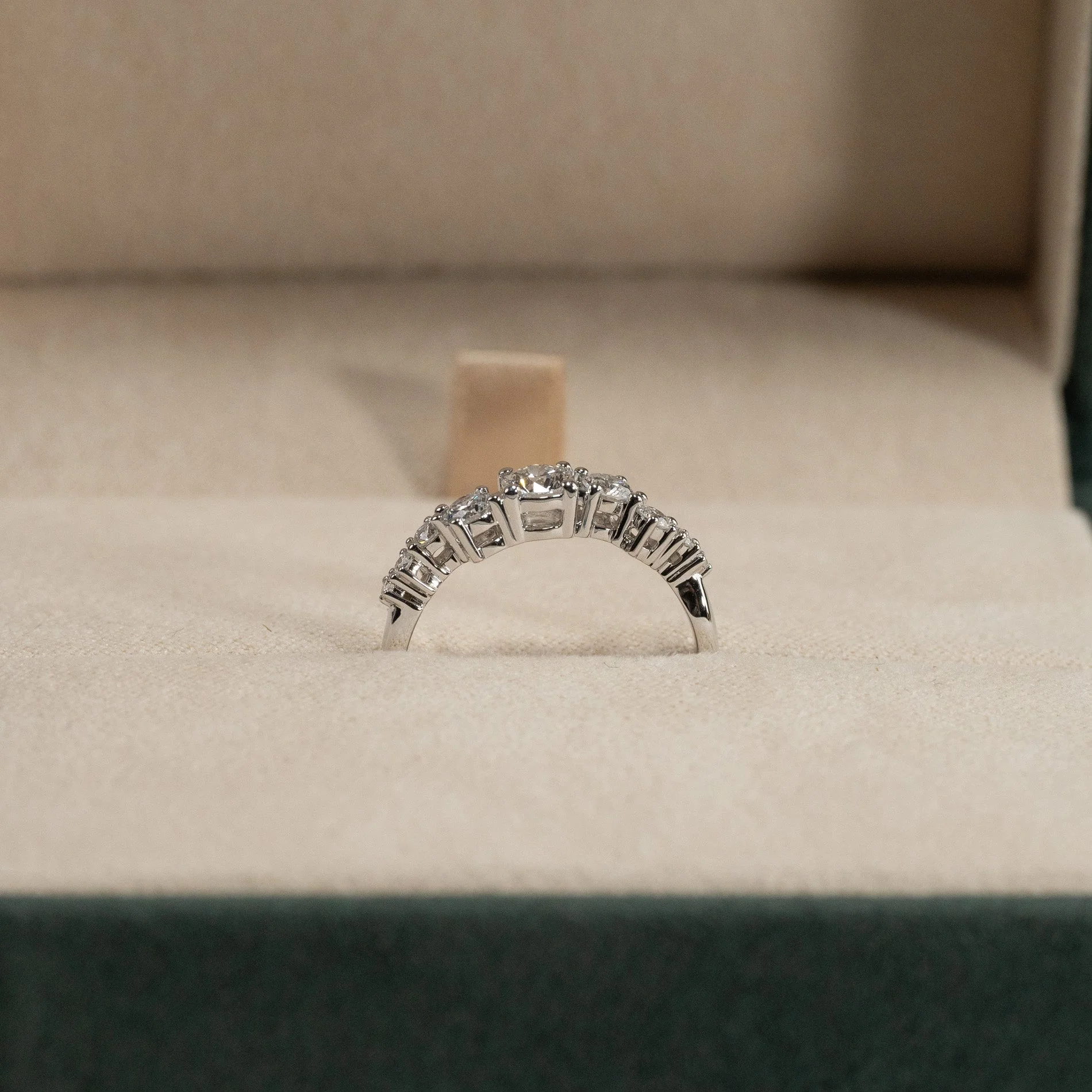 ORGANIC CLUSTER LAB-DIAMOND RING - 0.7ct - WG - Image 4