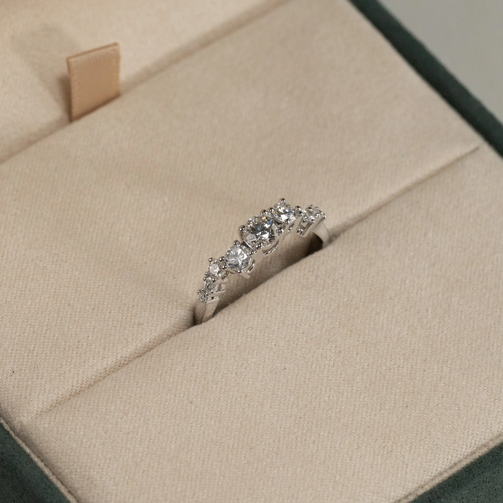 ORGANIC CLUSTER LAB-DIAMOND RING - 0.7ct - WG - Image 6