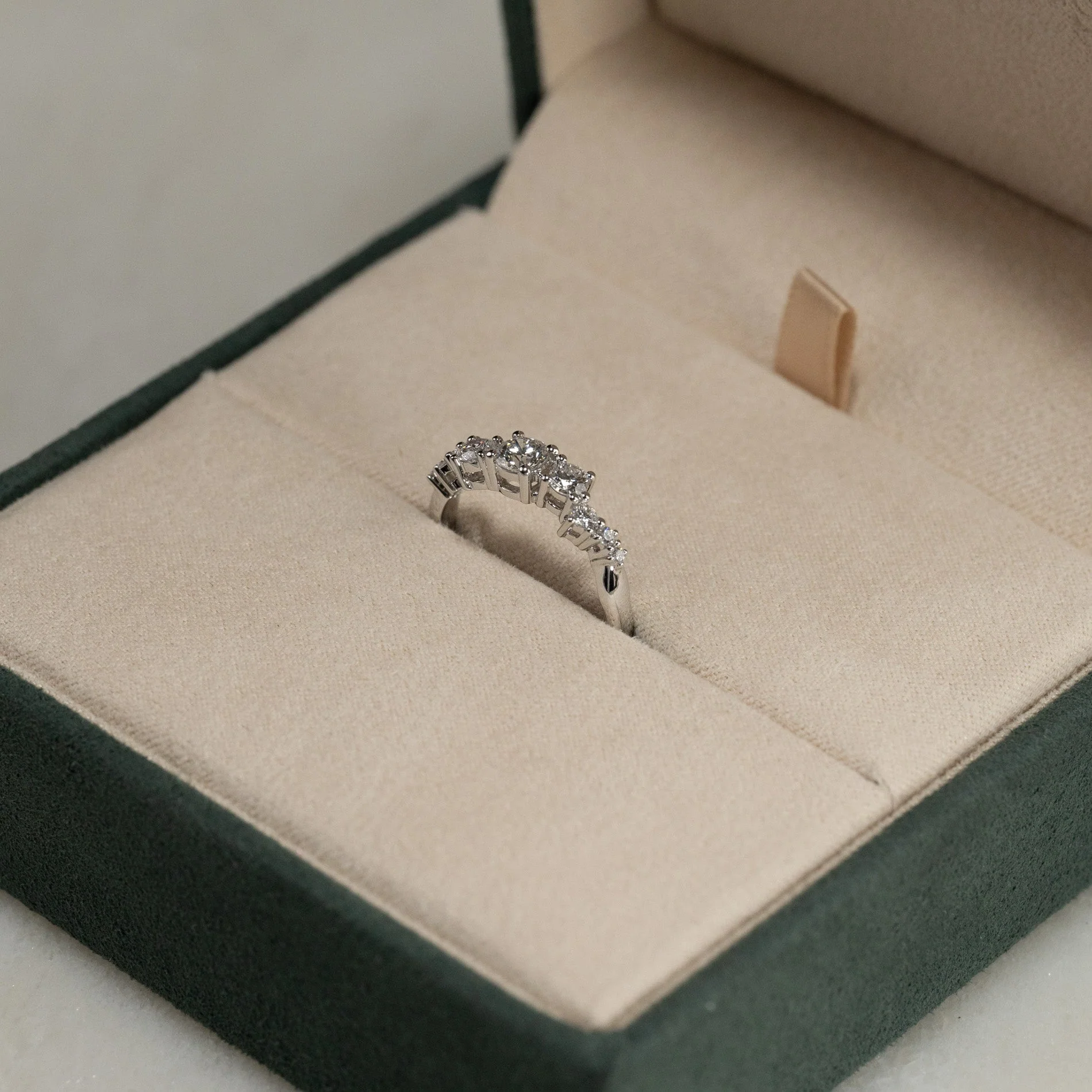 ORGANIC CLUSTER LAB-DIAMOND RING - 0.7ct - WG - Image 9