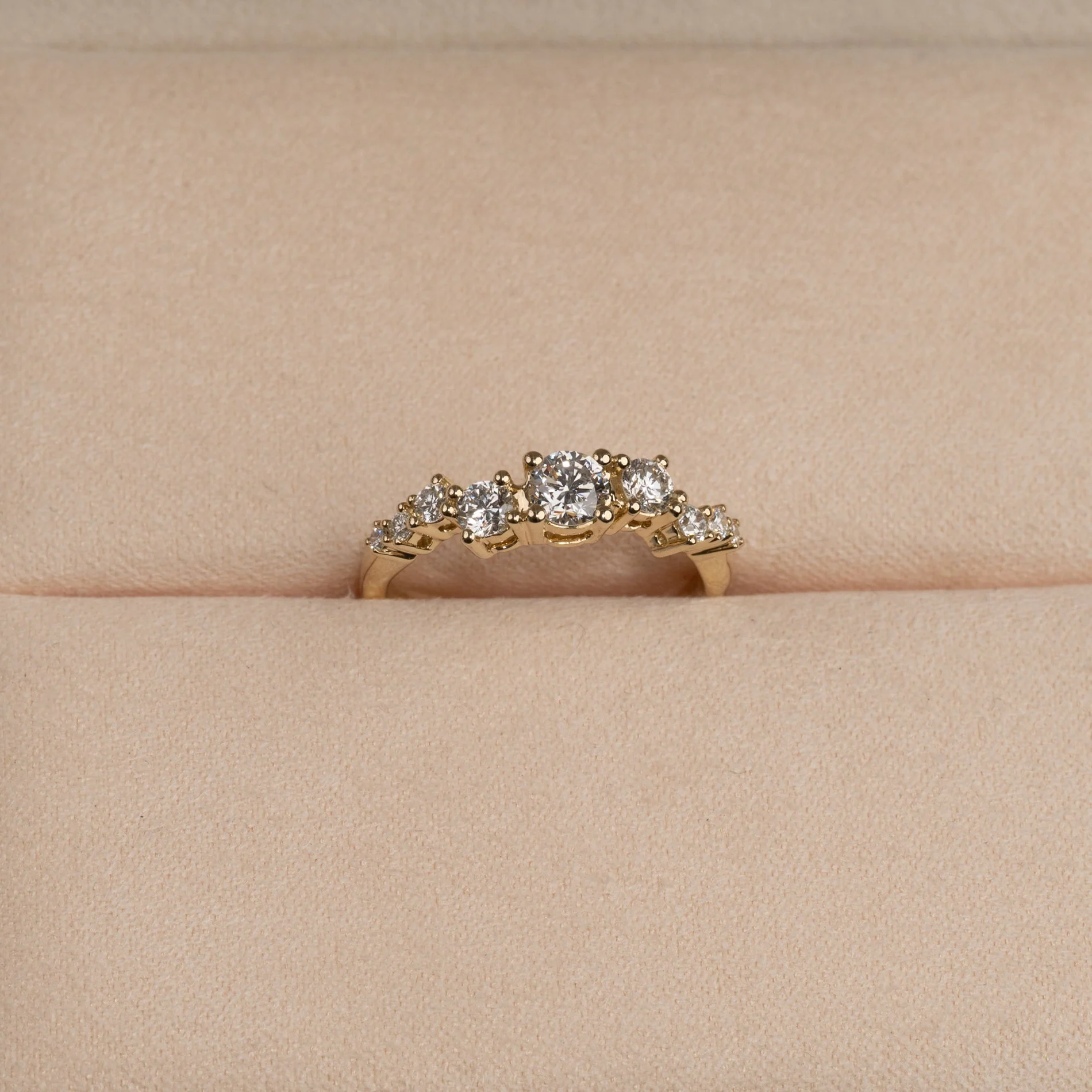 ORGANIC CLUSTER LAB-DIAMOND RING - 0.7ct - YG - Image 3