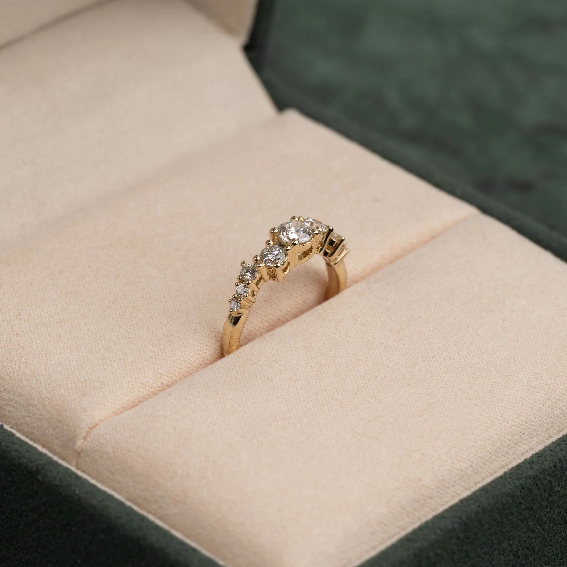 ORGANIC CLUSTER LAB-DIAMOND RING - 0.7ct - YG - Image 5