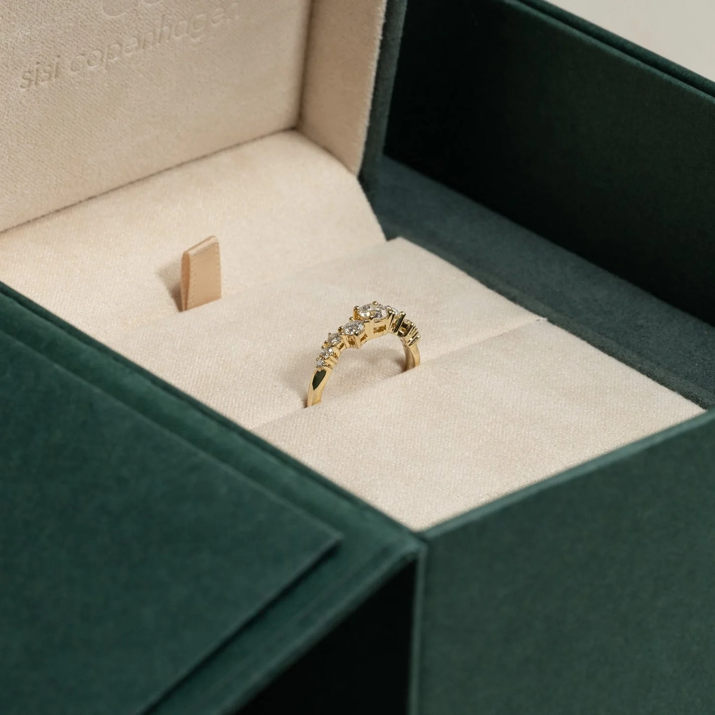 ORGANIC CLUSTER LAB-DIAMOND RING - 0.7ct - YG - Image 8
