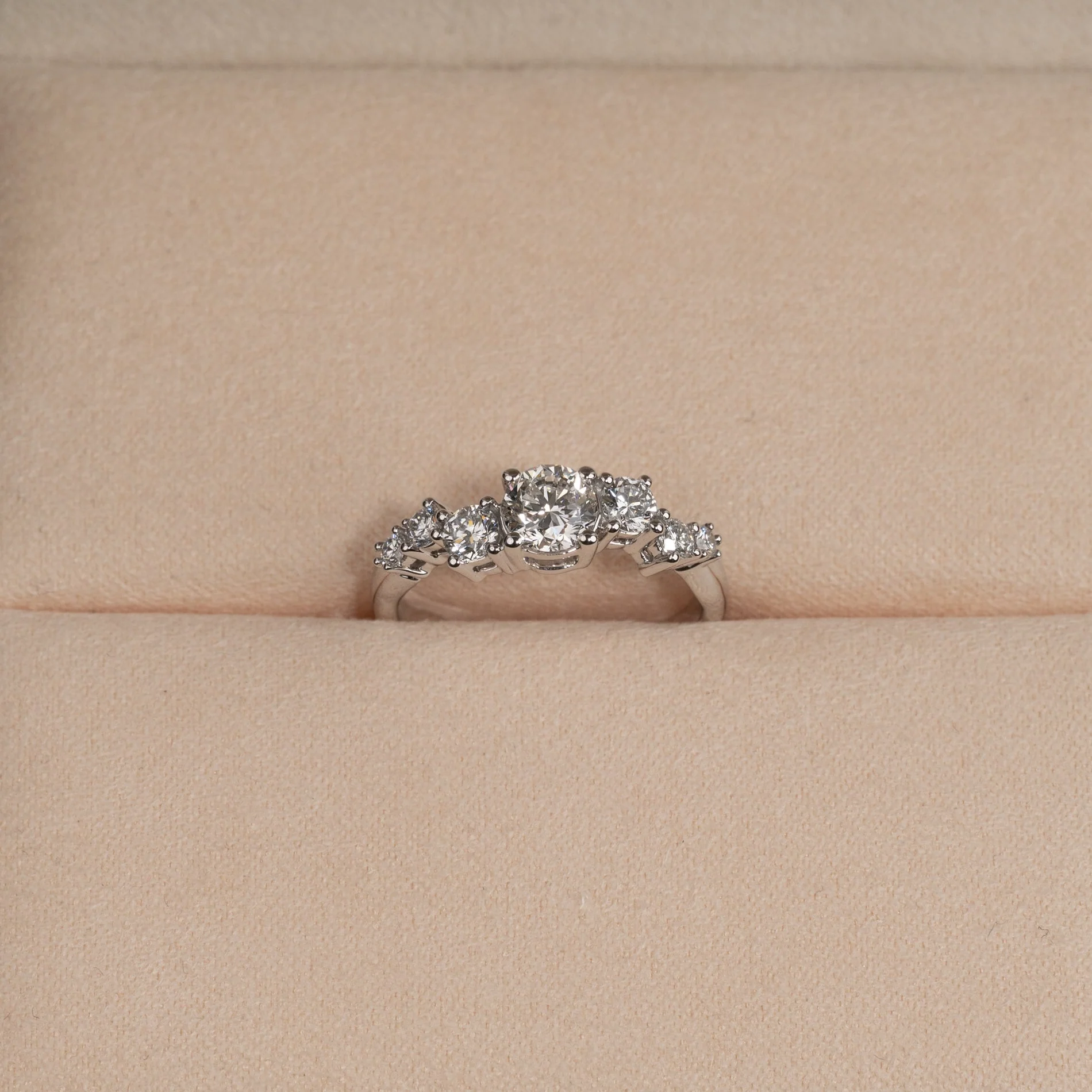 ORGANIC CLUSTER LAB-DIAMOND RING - 0.9ct - WG - Image 3