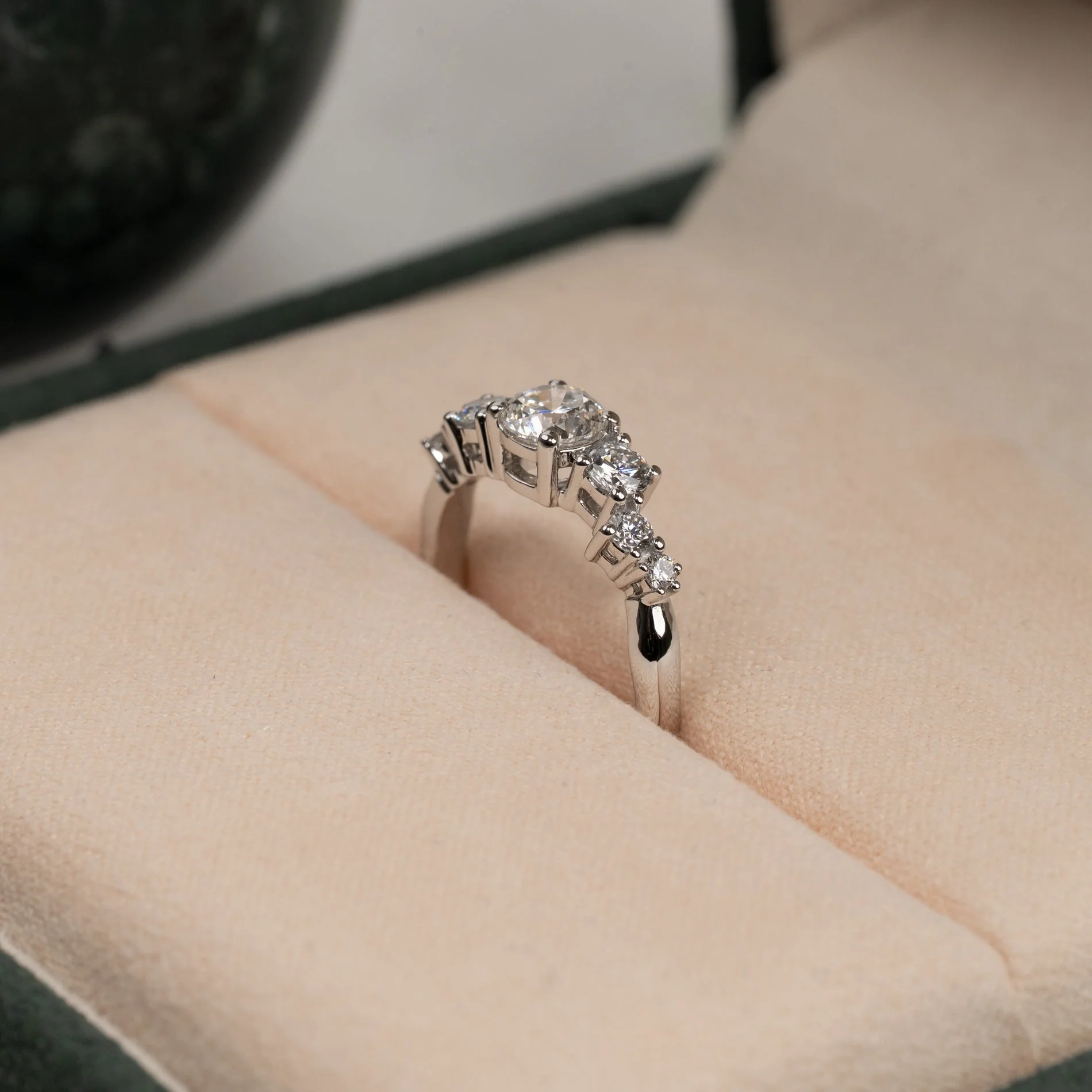 ORGANIC CLUSTER LAB-DIAMOND RING - 0.9ct - WG - Image 5