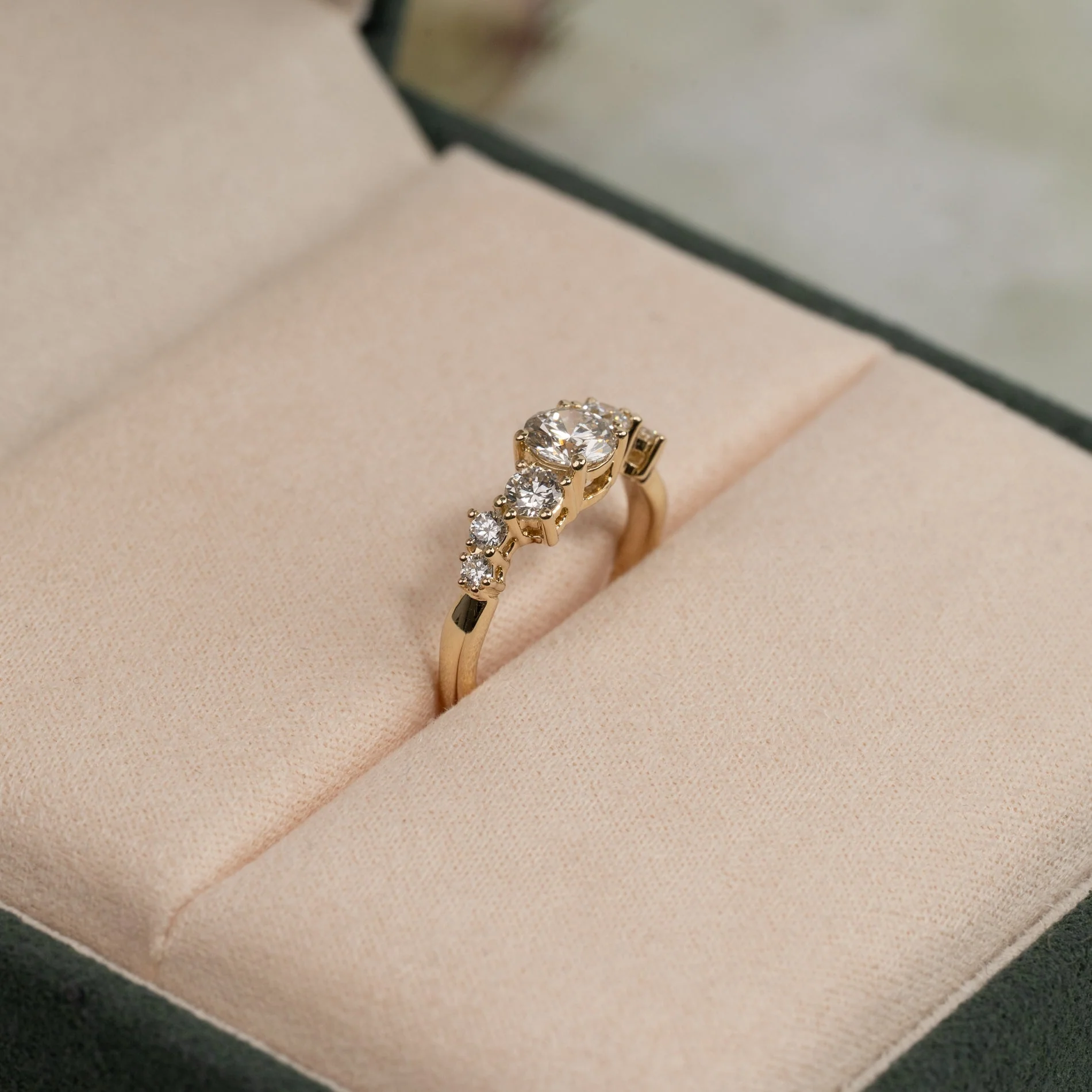 ORGANIC CLUSTER LAB-DIAMOND RING - 0.9ct - YG - Image 3