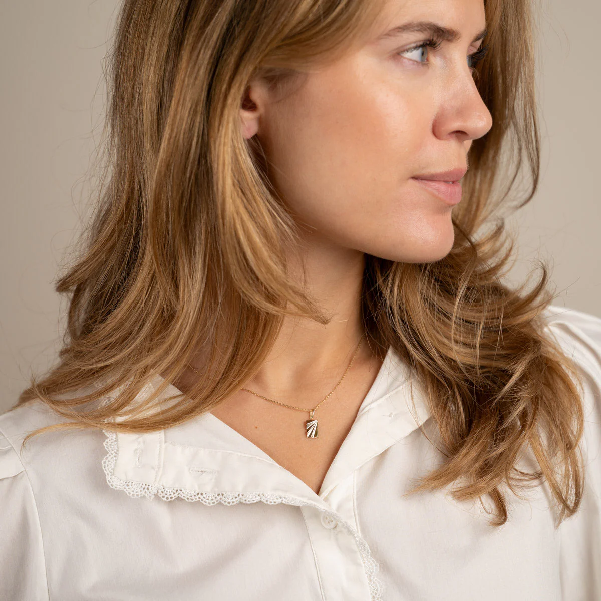 ORIANA SOLID GOLD PENDANT - Image 4