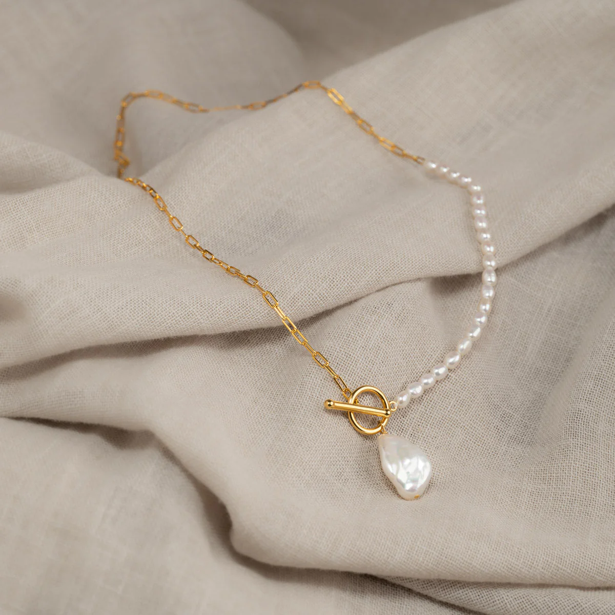 PAMELA PEARL GOLDEN NECKLACE - Image 5