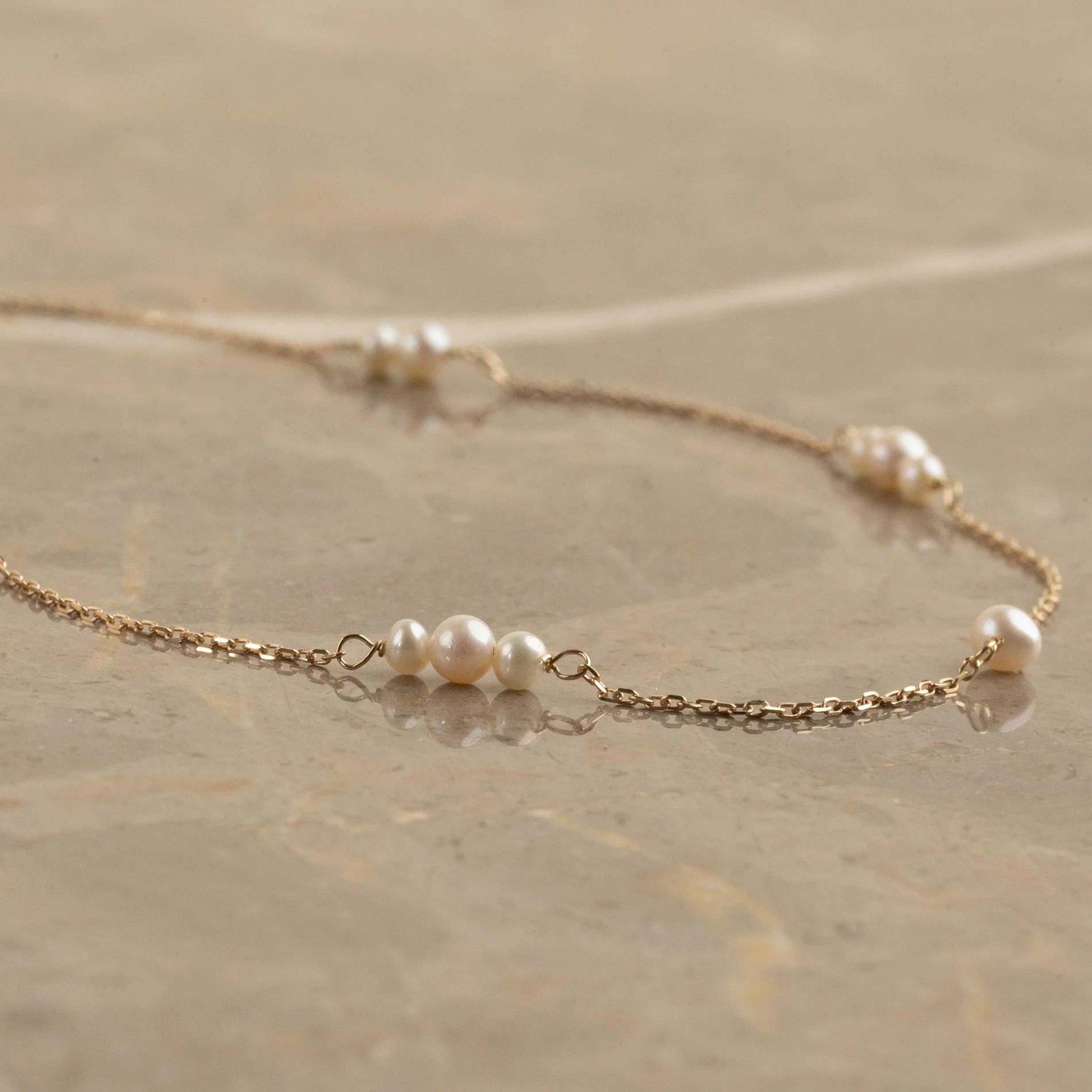 EVIE PEARL SOLID GOLD NECKLACE - Image 3