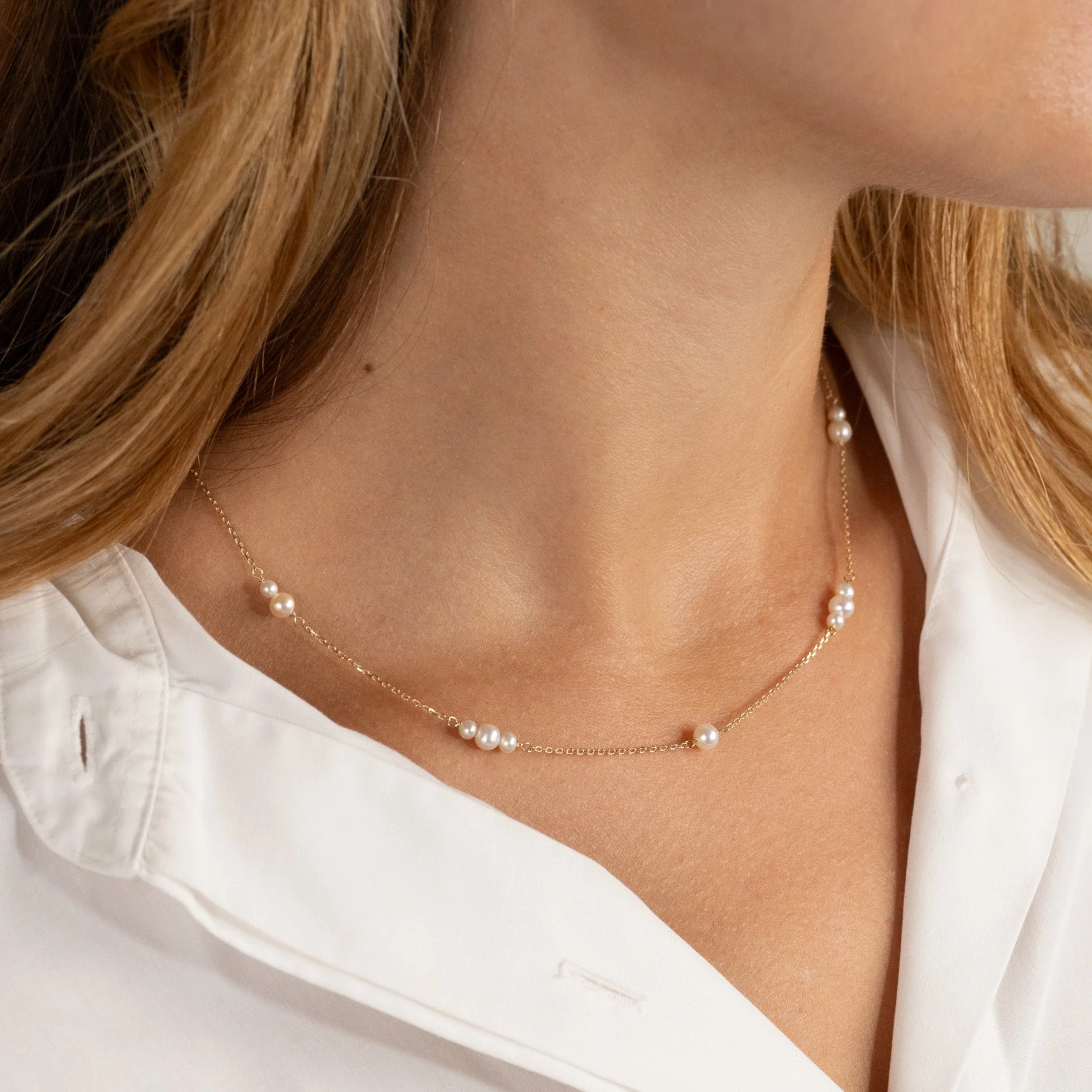 EVIE PEARL SOLID GOLD NECKLACE - Image 4
