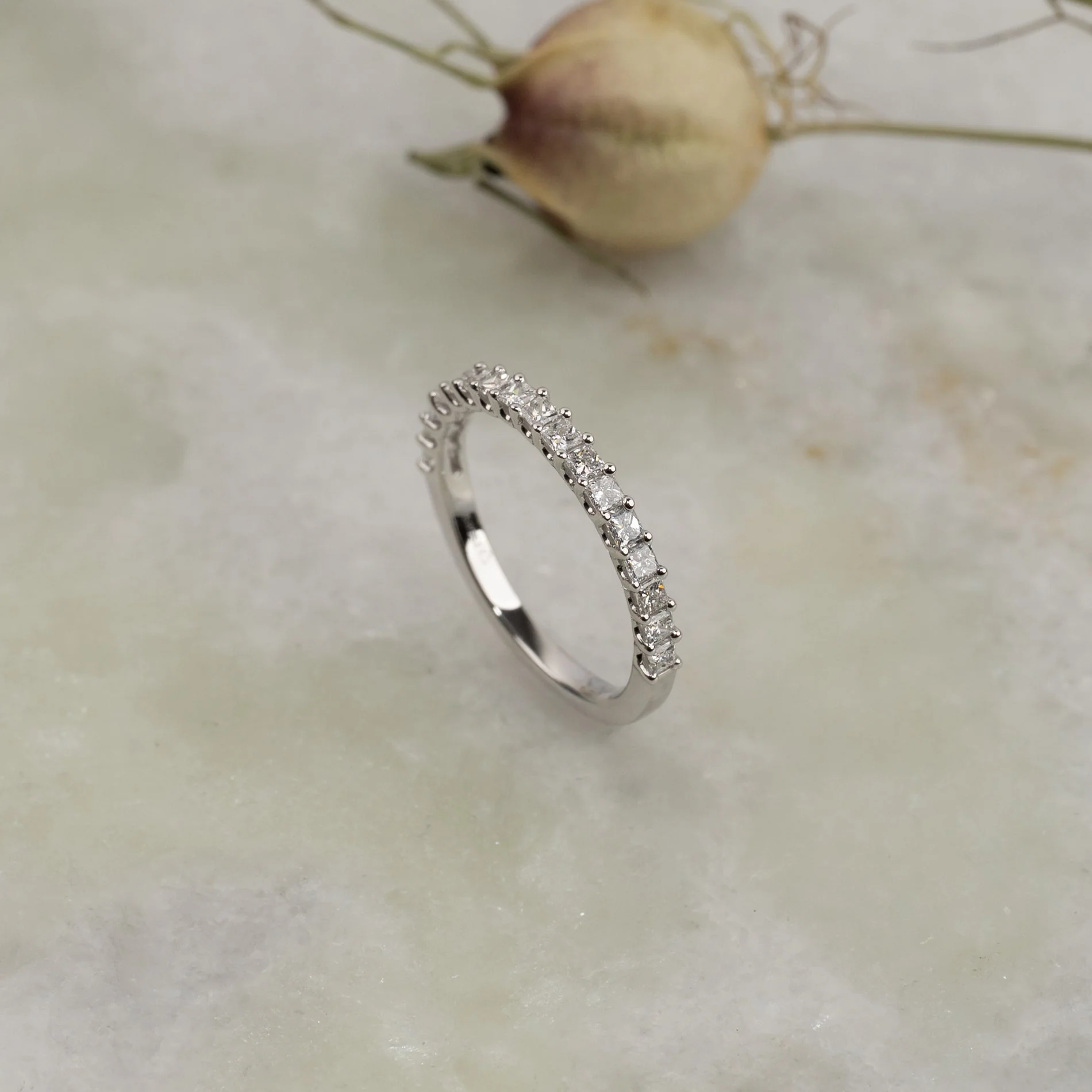 PRINCESS-CUT HALF-ALLIANCE DIAMOND RING - Image 5