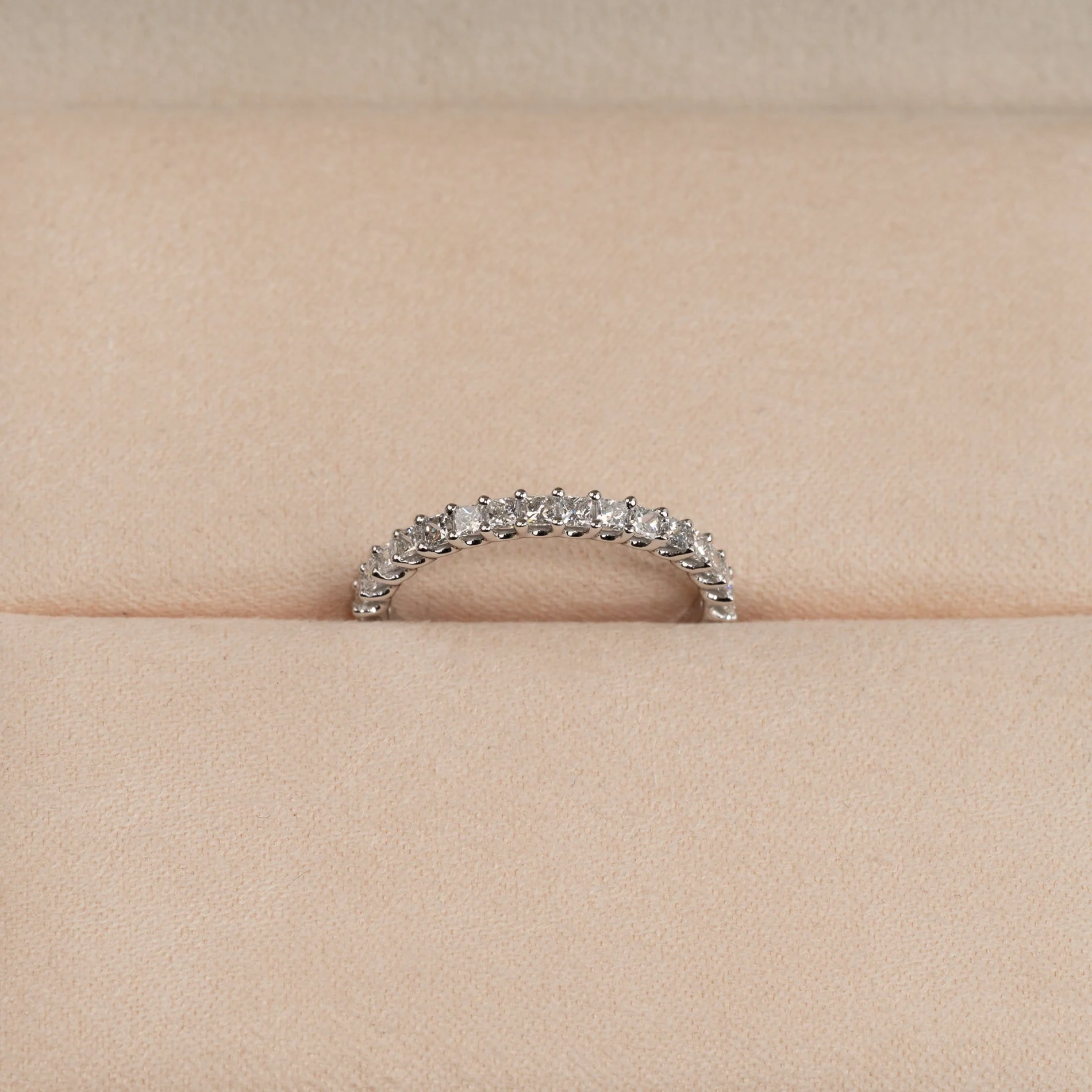 PRINCESS-CUT HALF-ALLIANCE LAB-DIAMOND RING - 0.5ct - WG - Image 3