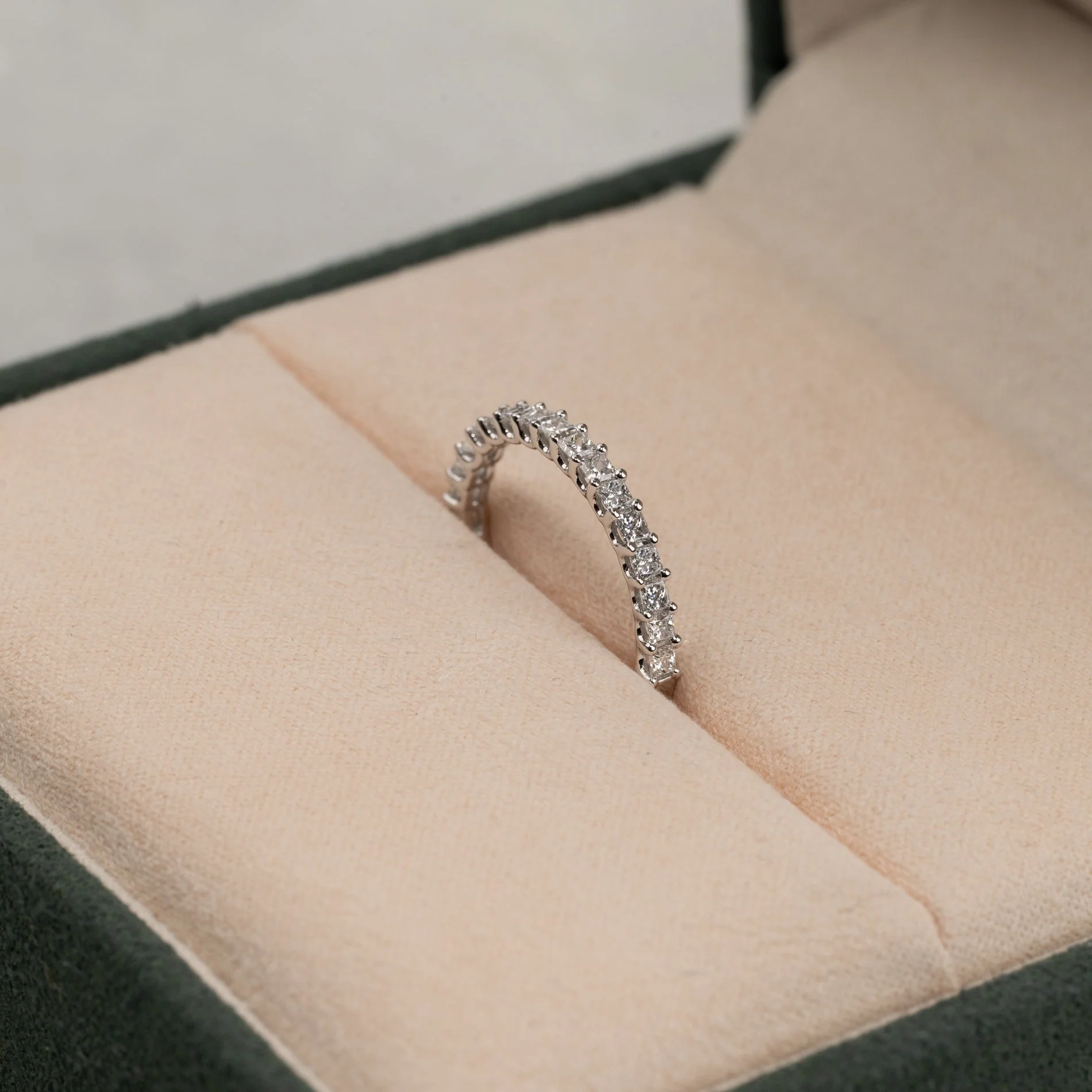 PRINCESS-CUT HALF-ALLIANCE LAB-DIAMOND RING - 0.5ct - WG - Image 5