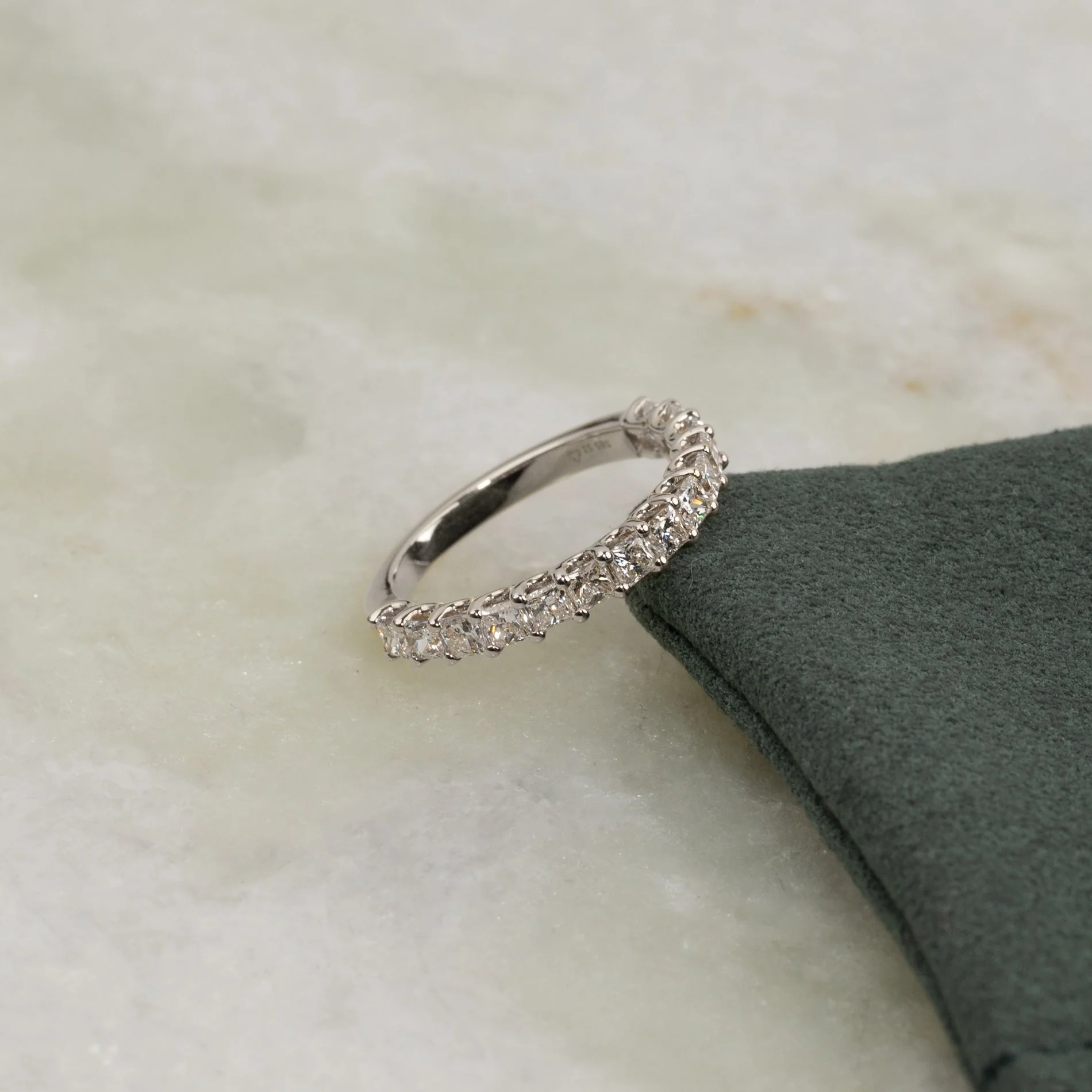 PRINCESS-CUT HALF-ALLIANCE DIAMOND RING - Image 9