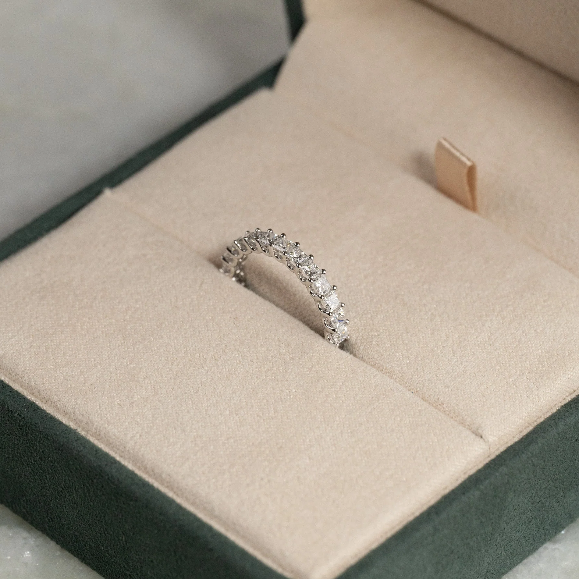 PRINCESS-CUT HALF-ALLIANCE LAB-DIAMOND RING - 1.0ct - WG - Image 3