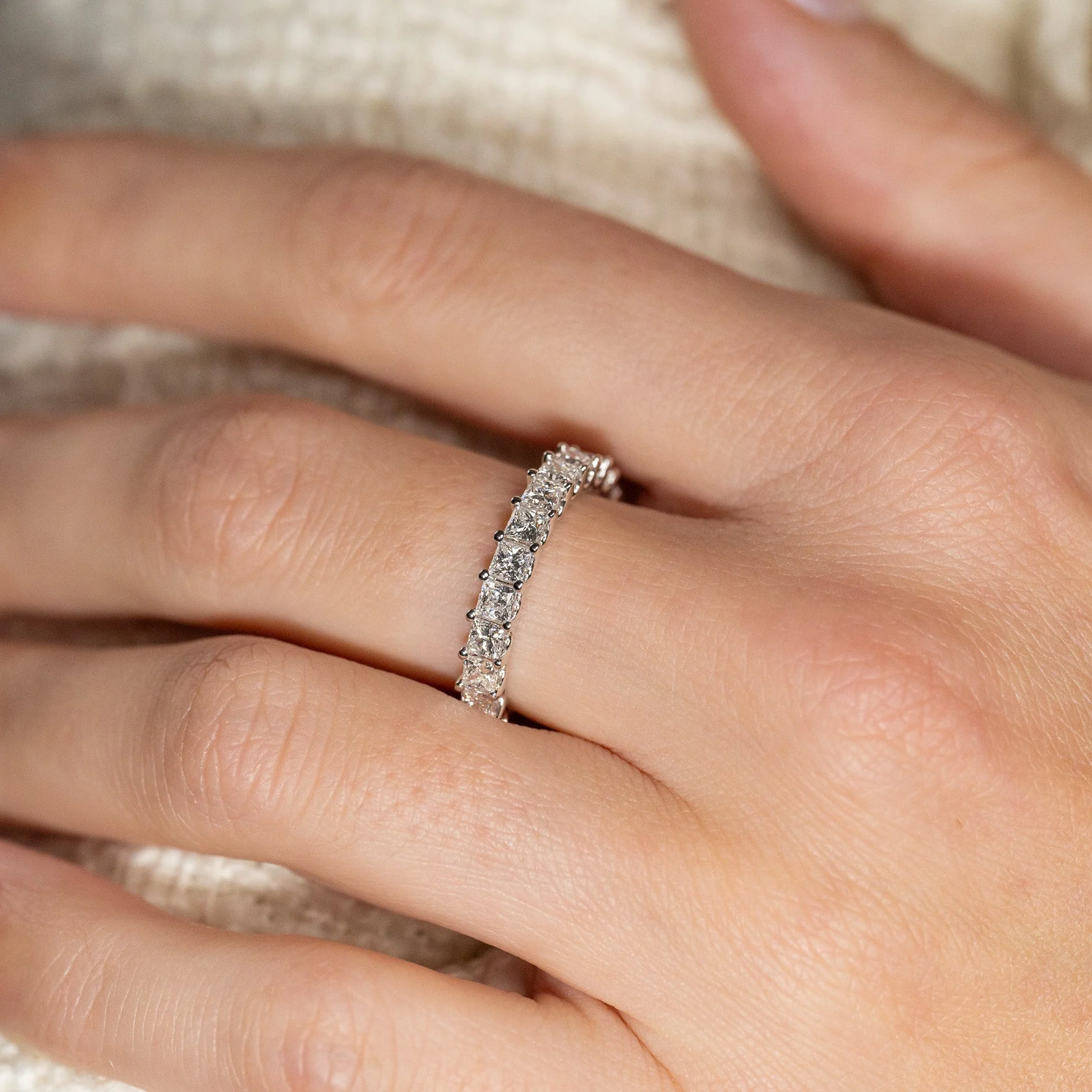 PRINCESS-CUT HALF-ALLIANCE LAB-DIAMOND RING - 1.5ct - WG - Image 2