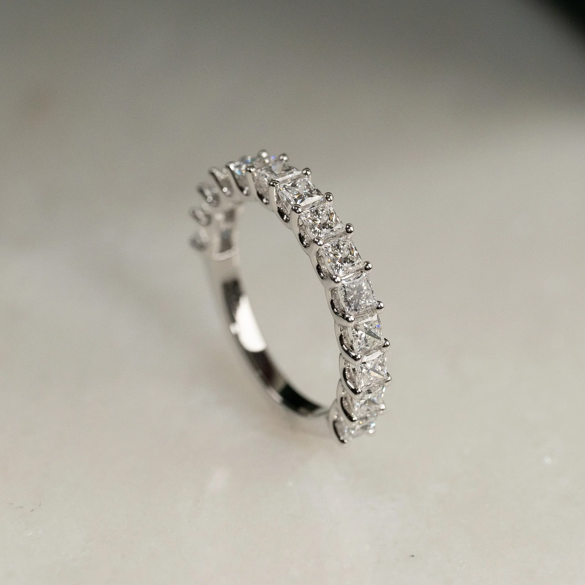 PRINCESS-CUT HALF-ALLIANCE LAB-DIAMOND RING - 1.5ct - WG - Image 3