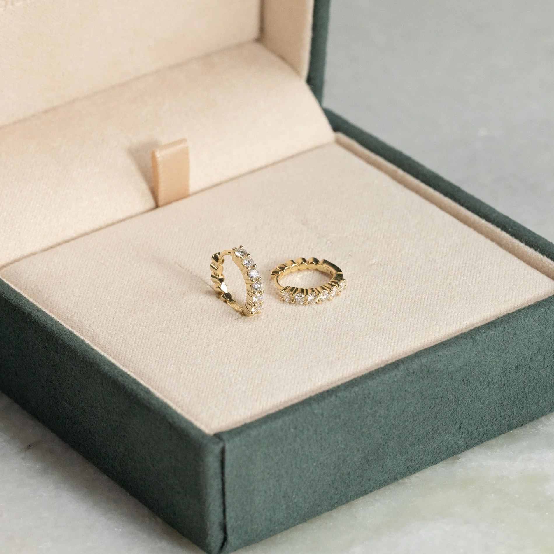 PRONG DIAMOND CREOL EARRING - Image 2