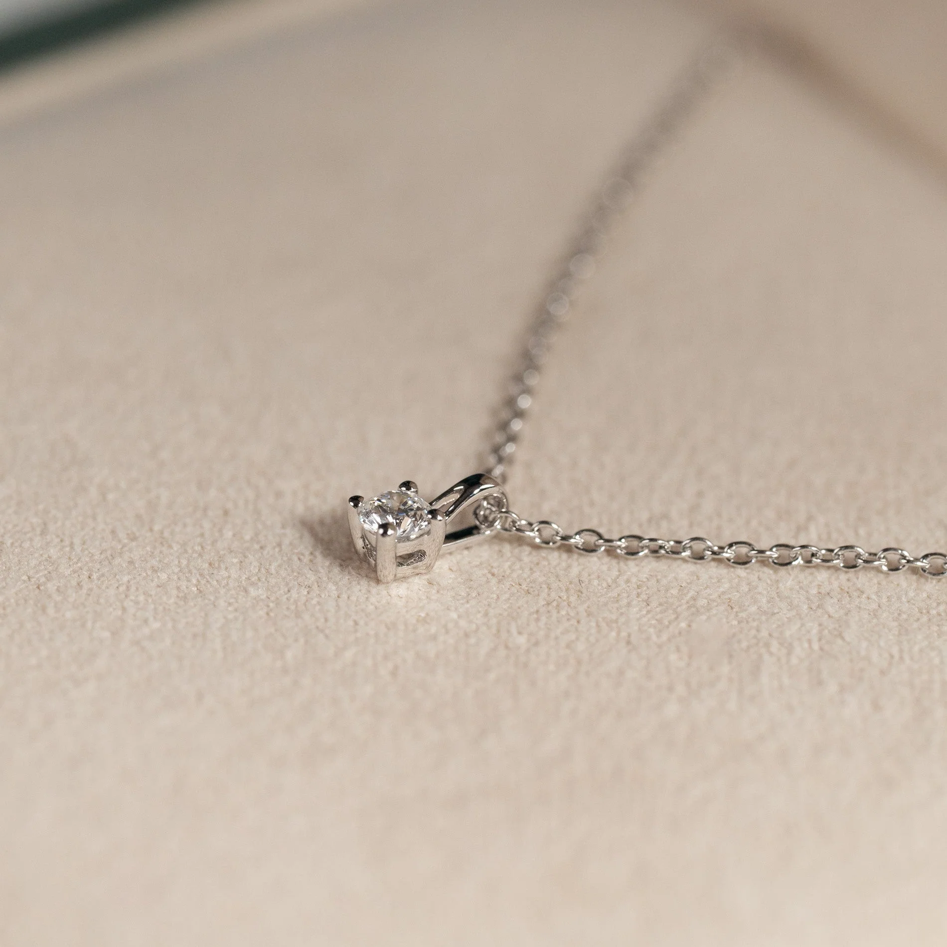 PRONG SOLITAIRE LAB-DIAMOND PENDANT - 0.1ct - WG - Image 7