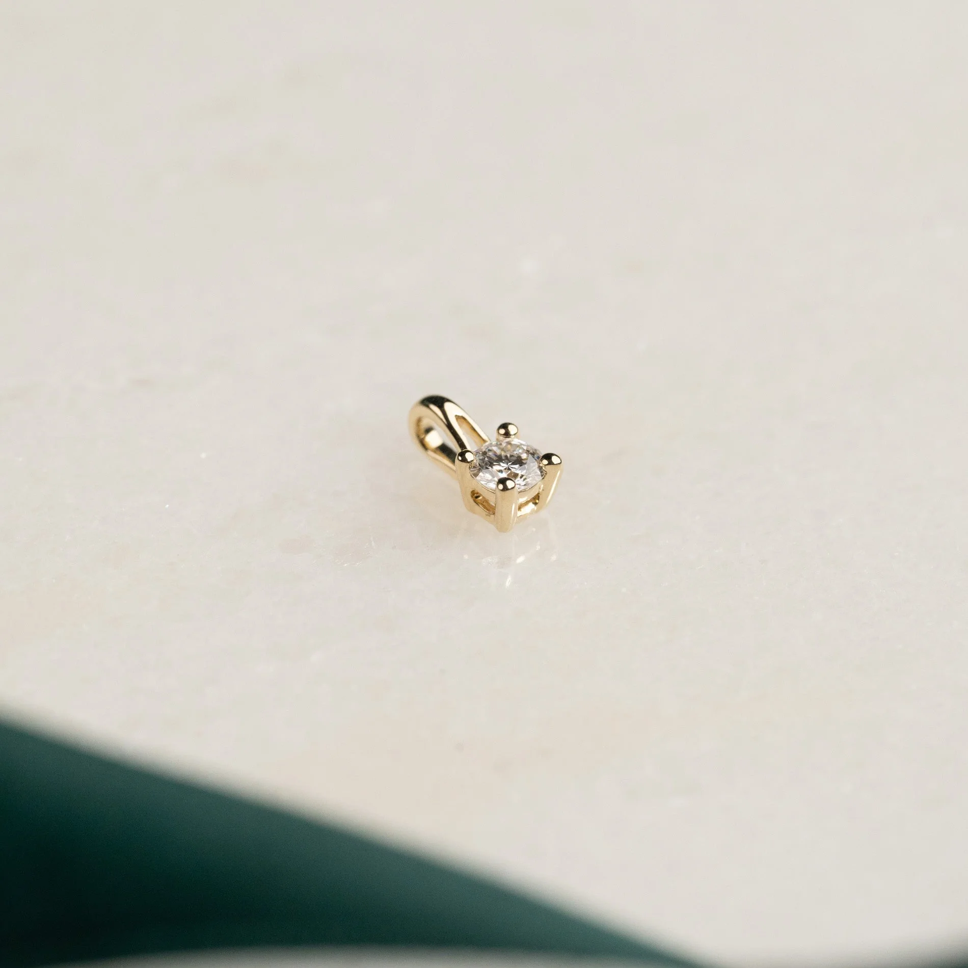 PRONG SOLITAIRE LAB-DIAMOND PENDANT - 0.1ct - YG - Image 2