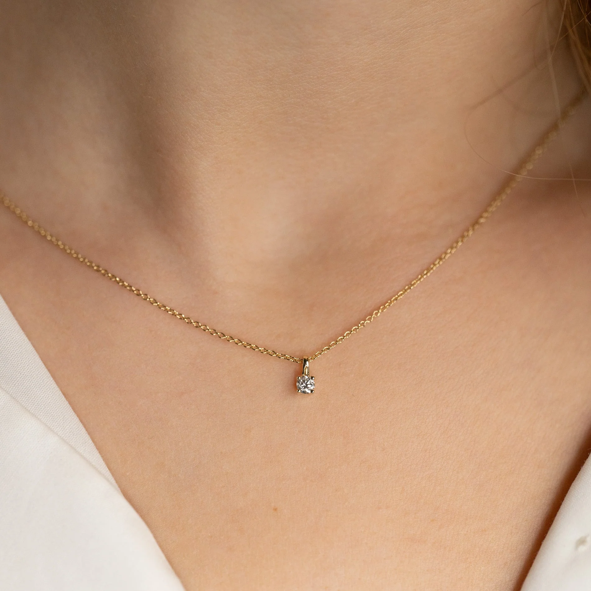 PRONG SOLITAIRE LAB-DIAMOND PENDANT - 0.1ct - YG - Image 3