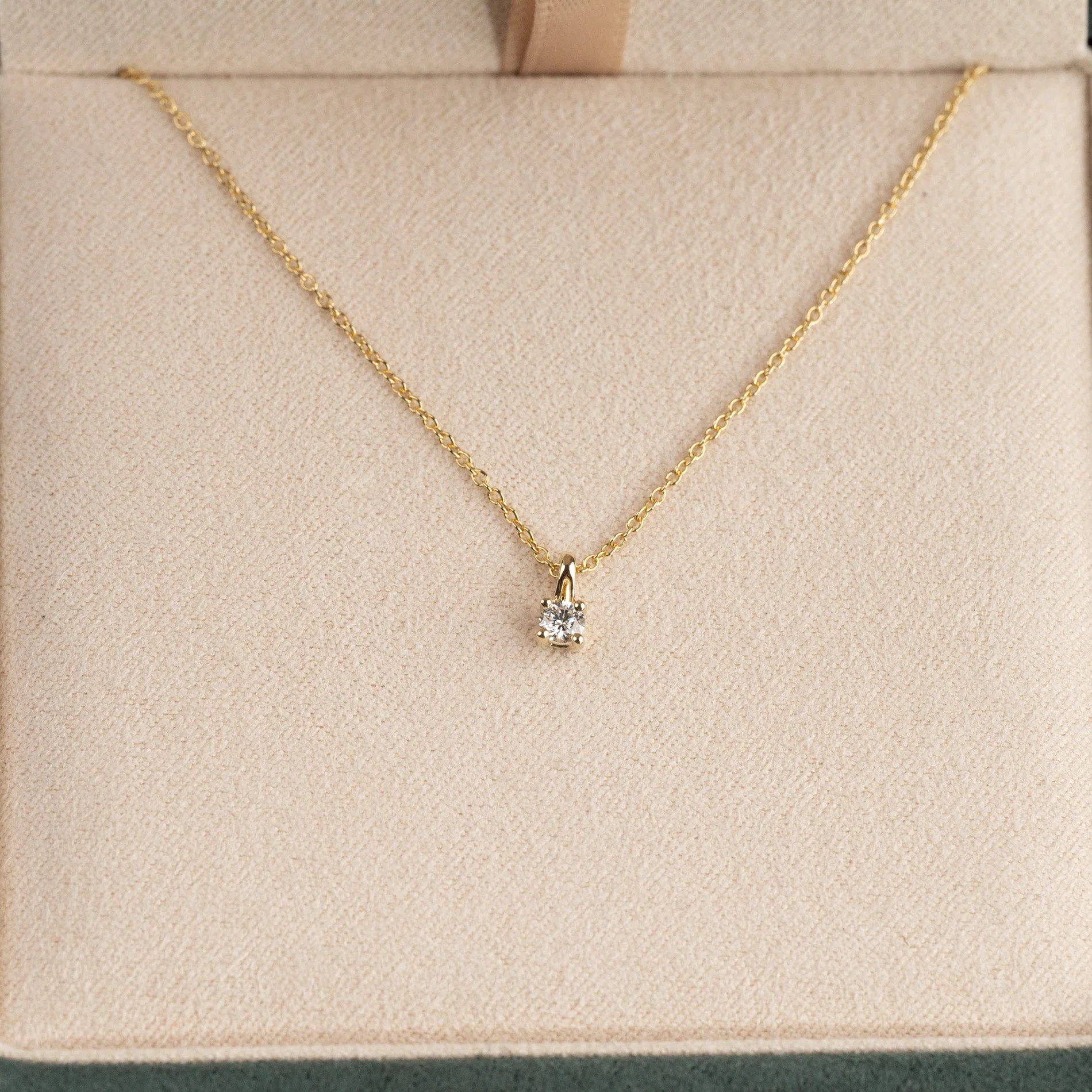PRONG SOLITAIRE LAB-DIAMOND PENDANT - 0.1ct - YG - Image 5