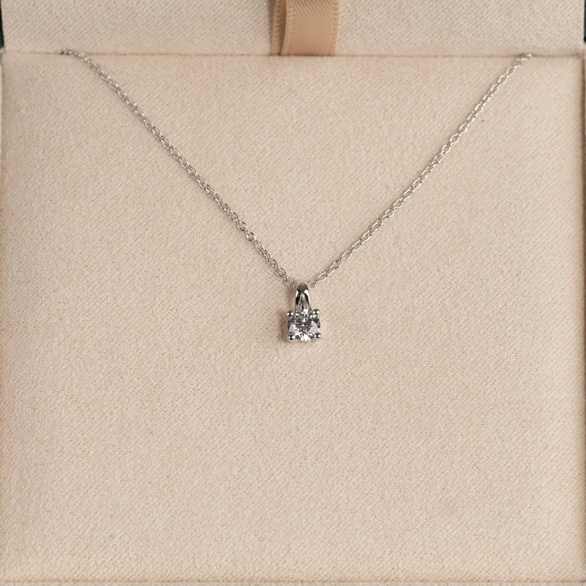 PRONG SOLITAIRE LAB-DIAMOND PENDANT - 0.25ct - WG - Image 4