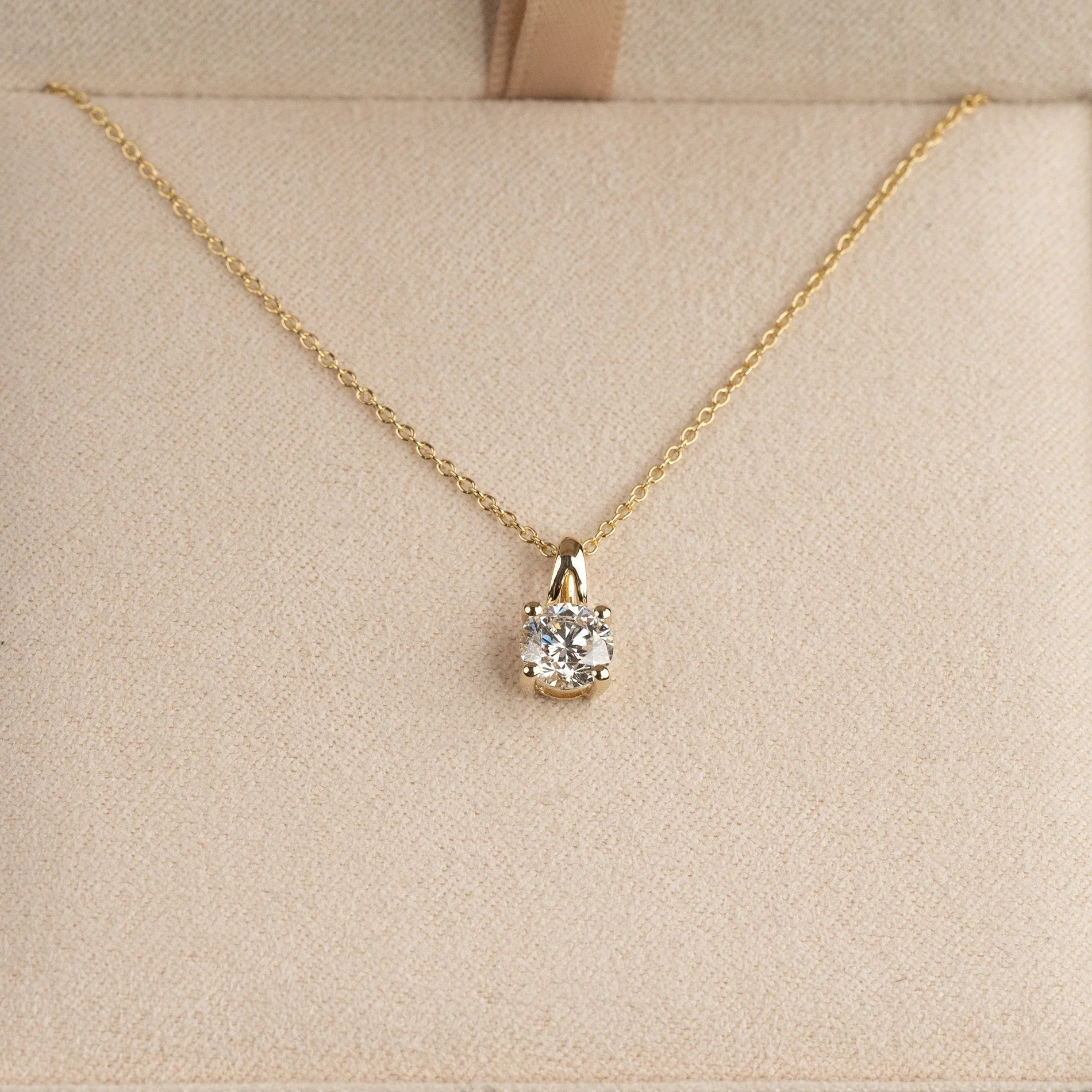 PRONG SOLITAIRE LAB-DIAMOND PENDANT - 0.75ct - YG - Image 10