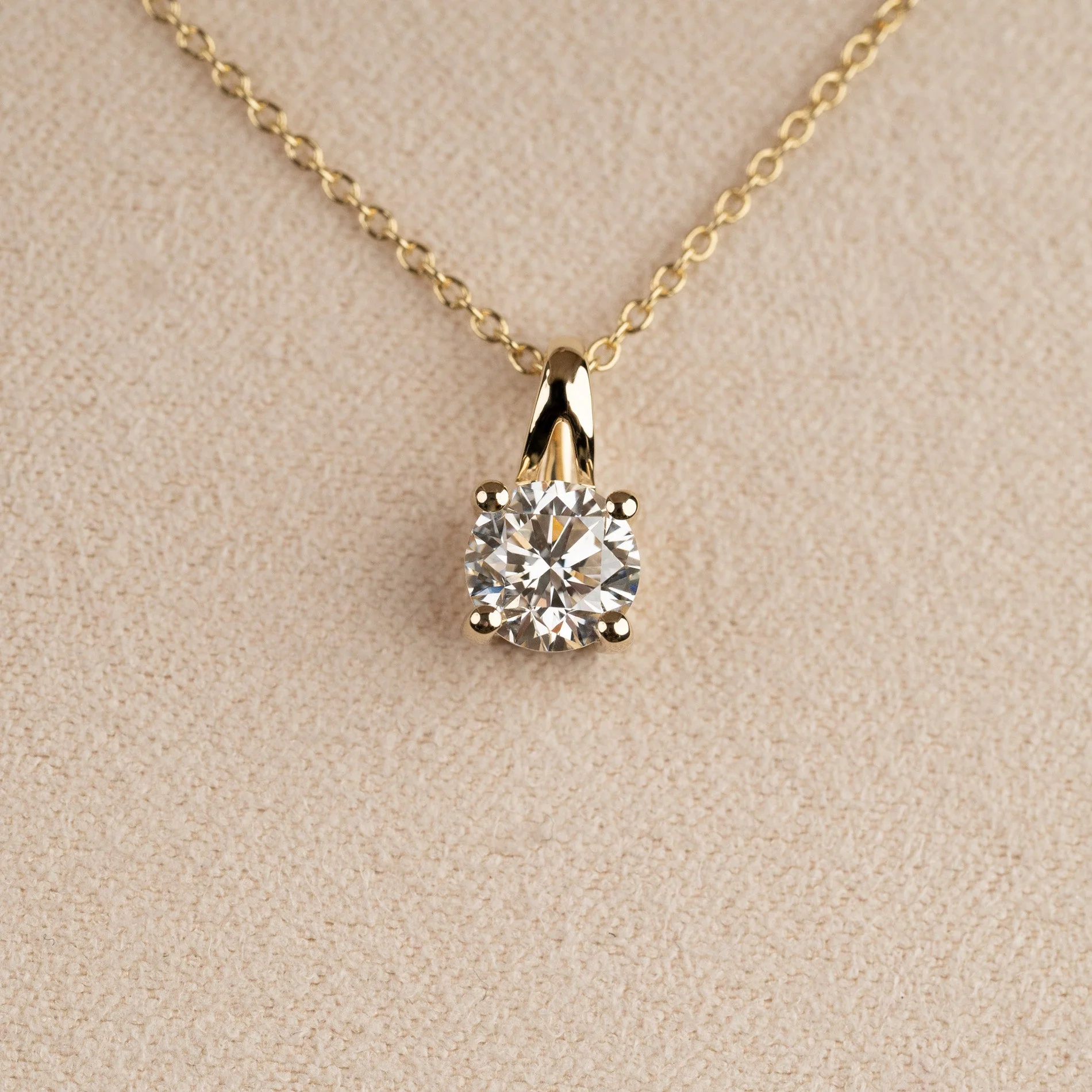 PRONG SOLITAIRE LAB-DIAMOND PENDANT - 0.75ct - YG - Image 2