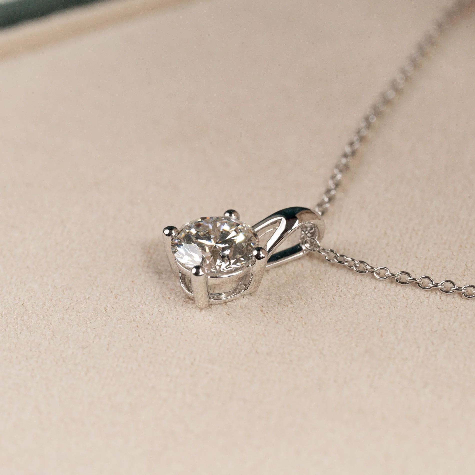 PRONG SOLITAIRE LAB-DIAMOND PENDANT - 1.0ct - WG - Image 4