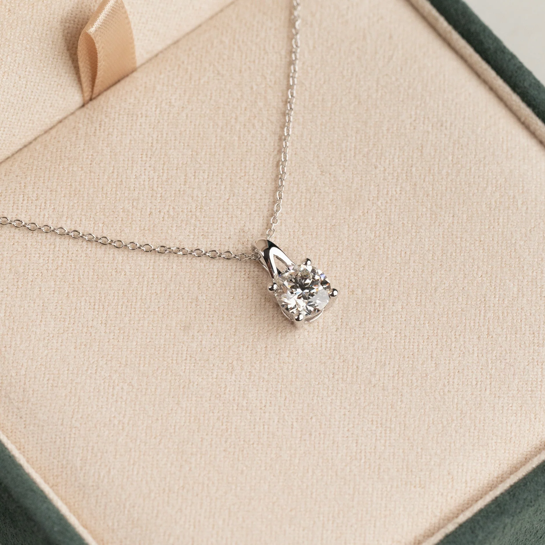 PRONG SOLITAIRE LAB-DIAMOND PENDANT - 1.0ct - WG - Image 7